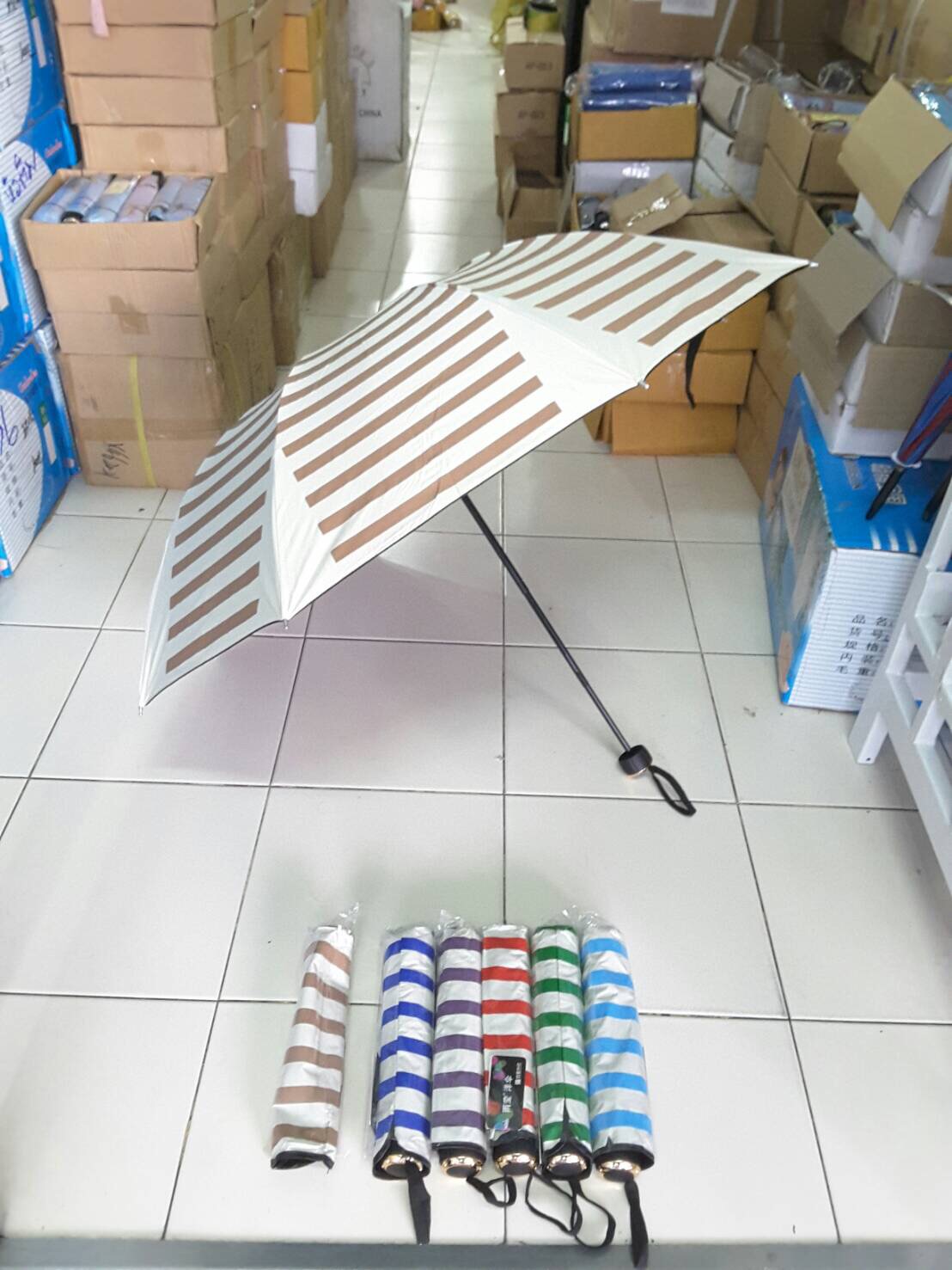 ร่มพับแฟชั่น3ตอนยูวีดำ21นิ้รหัส610