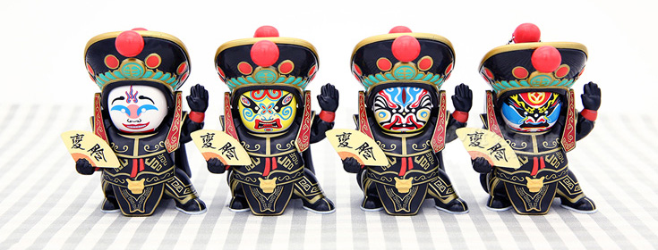 โมเดลเปลี่ยนหน้ากากจีน ชุดสีดำ