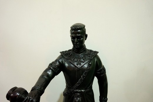 รูปหล่อ สมเด็จพระนเรศวรมหาราช พิมพ์หลั่งน้ำ ประทับยืน สูง 51cm