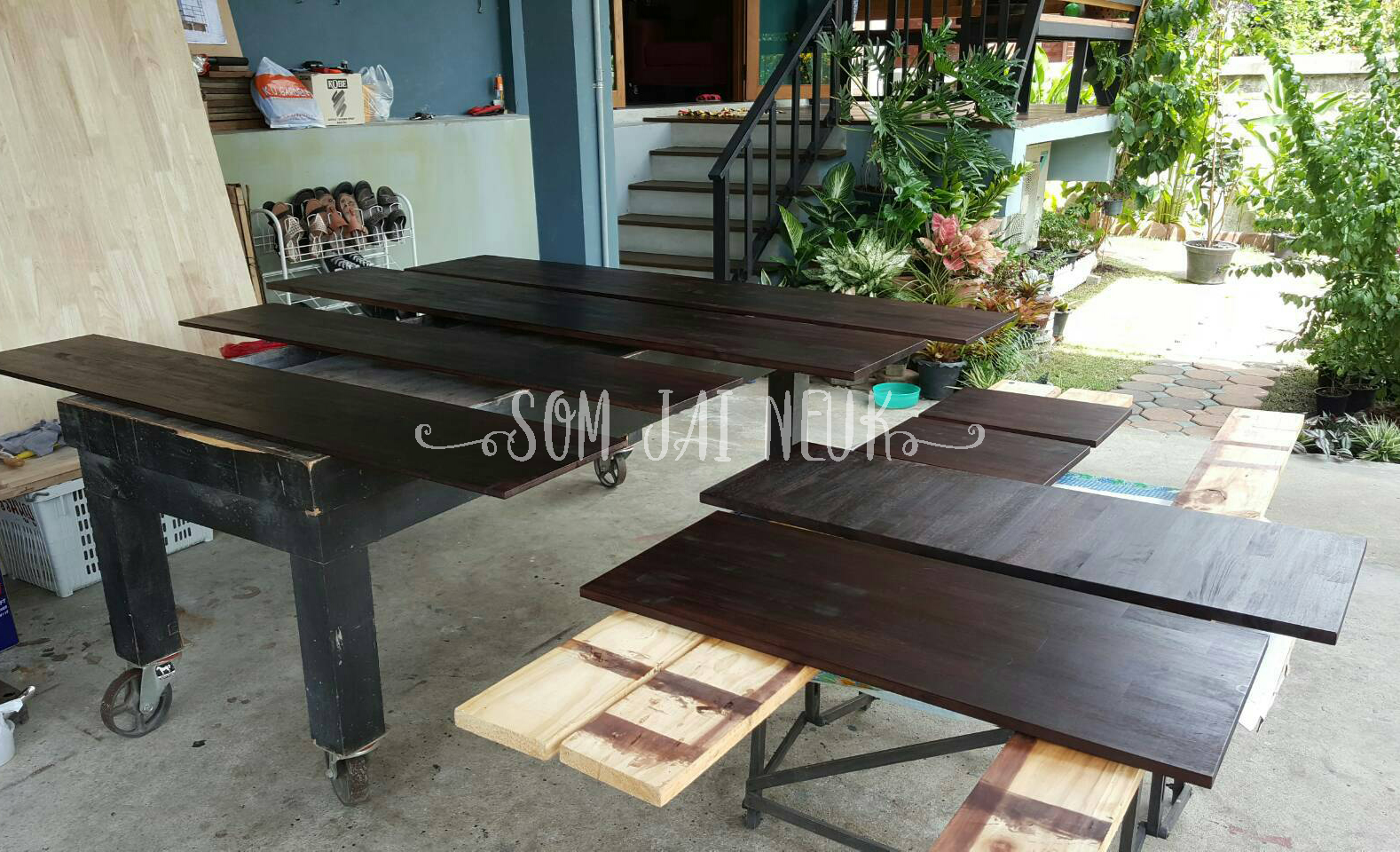 ออกแบบและติดตั้งชุดราวแขวนผ้าไทยร้านวาสนา @JJ Mall จตุจักร