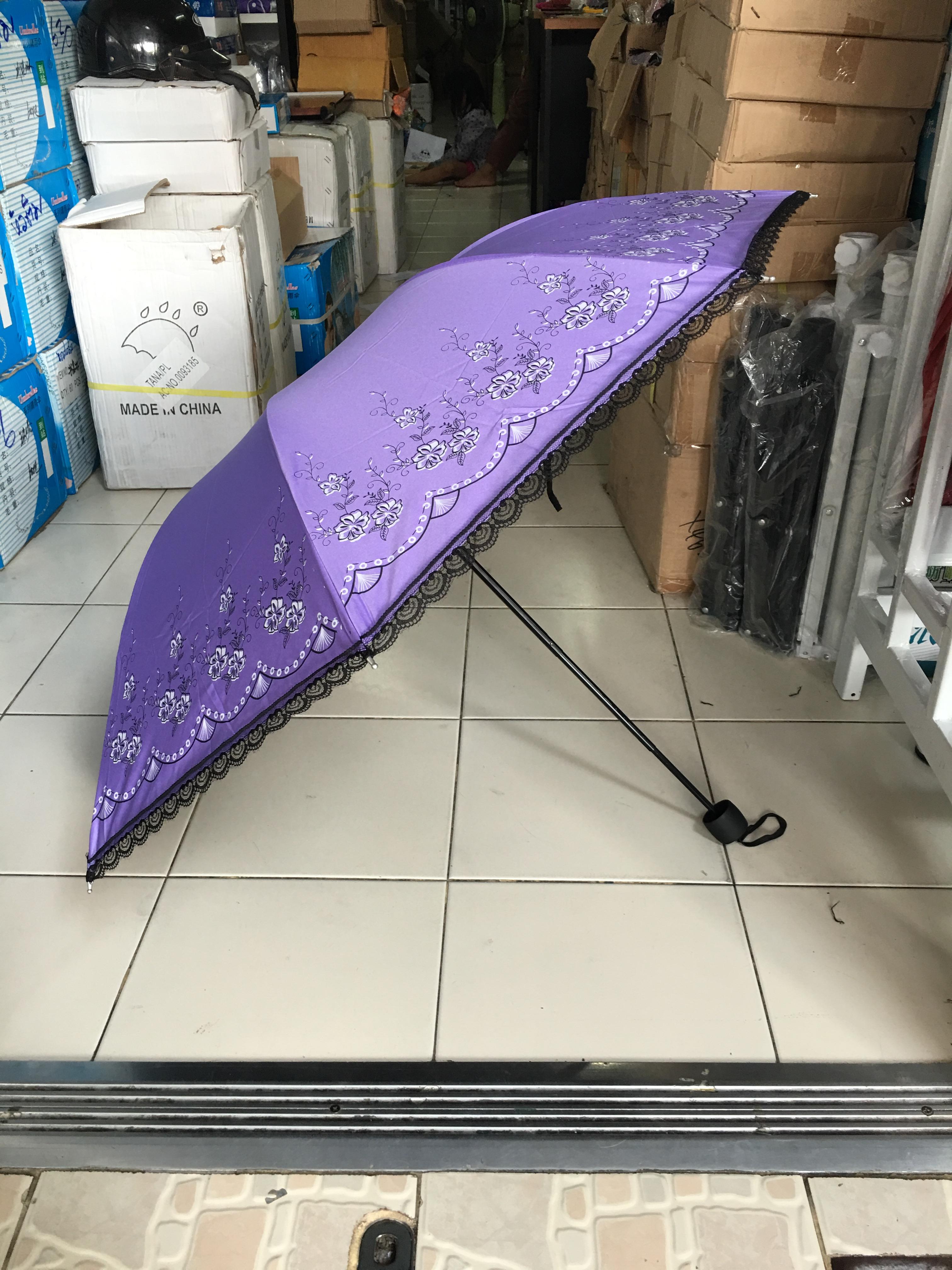 ร่มโค้งแฟชั่นลายดอกไม้มีระบายยูวีสีดำ