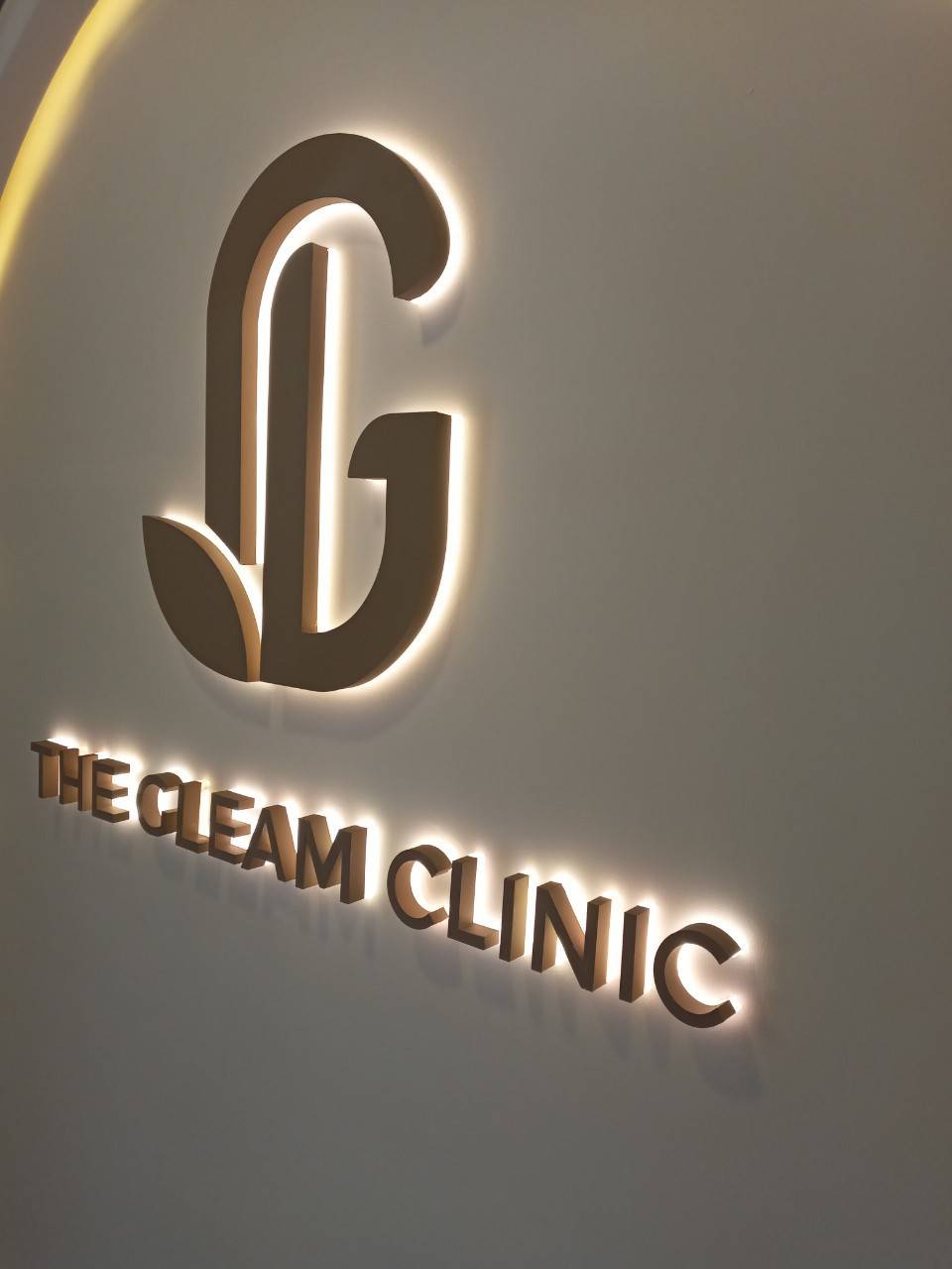 ป้ายอักษรซิงค์ทำสีไฟออกหลัง โลหะสแตนเลสแฮร์ไลน์ สแตนเลสหน้าทองไฟออกหลัง