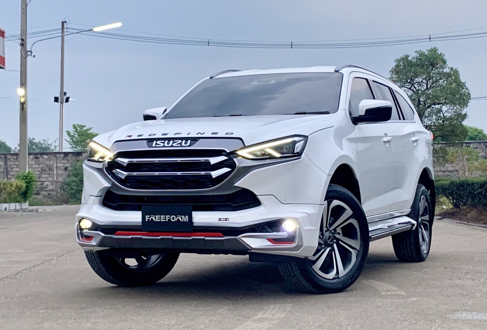 ชุดแต่ง Isuzu Mu-X 2021 By Redefined