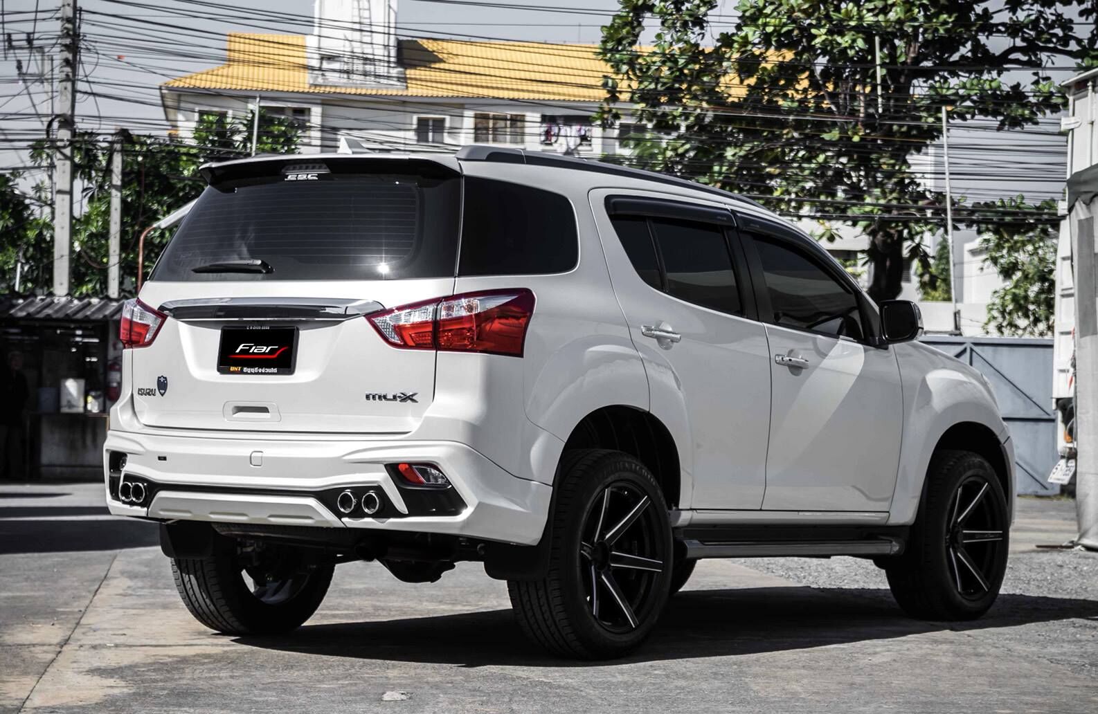 ชุดแต่ง Isuzu Mu-X 2017 By Fiar