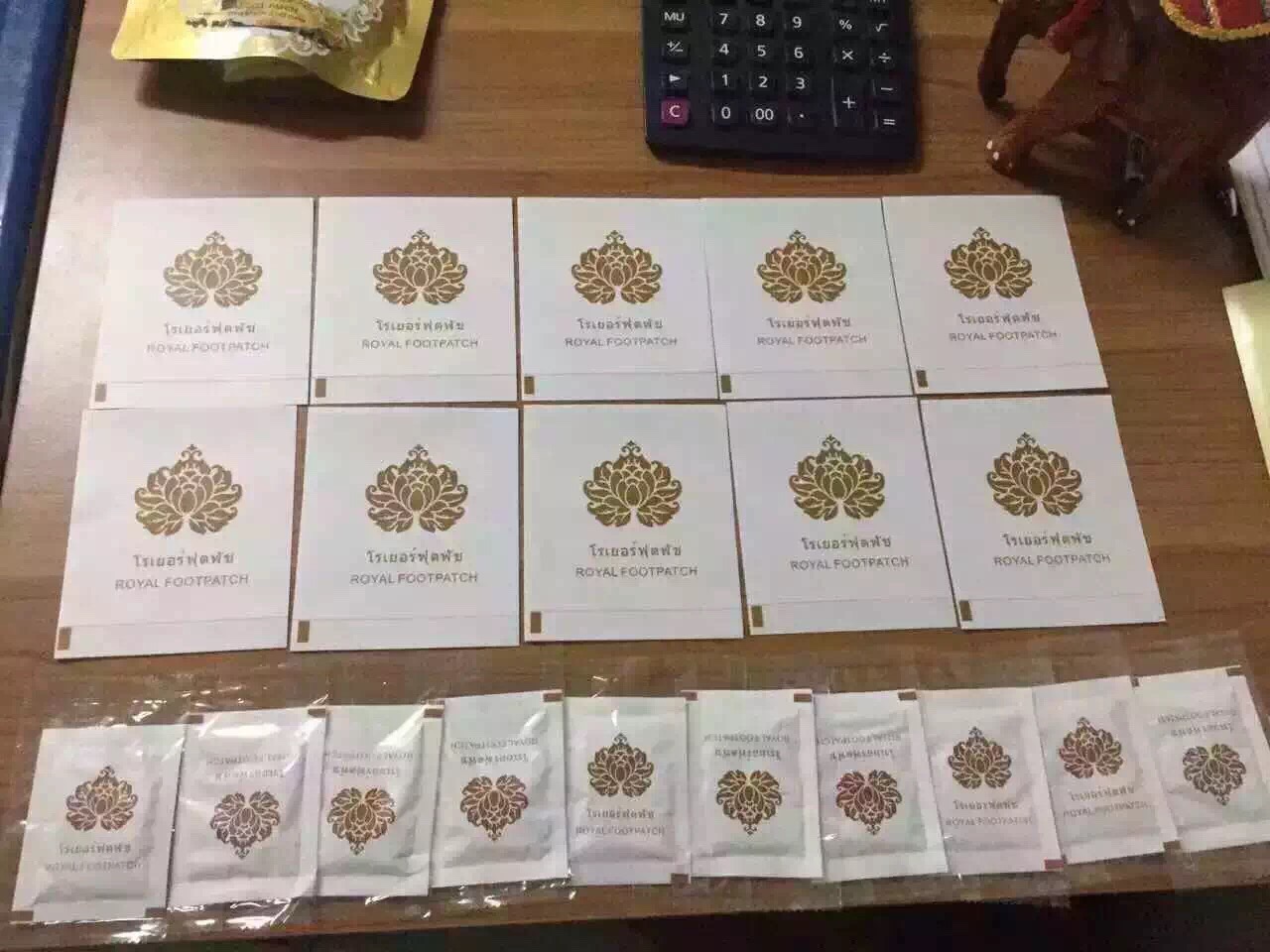 Gold Princess Royal Detoxification Foot Patch รอยัล ดีท็อกซิฟิเคชั่น ฟุตแพต โกล์ด ปริ๊นเซสส์ 10 ชิ้นต่อ 1 ซอง