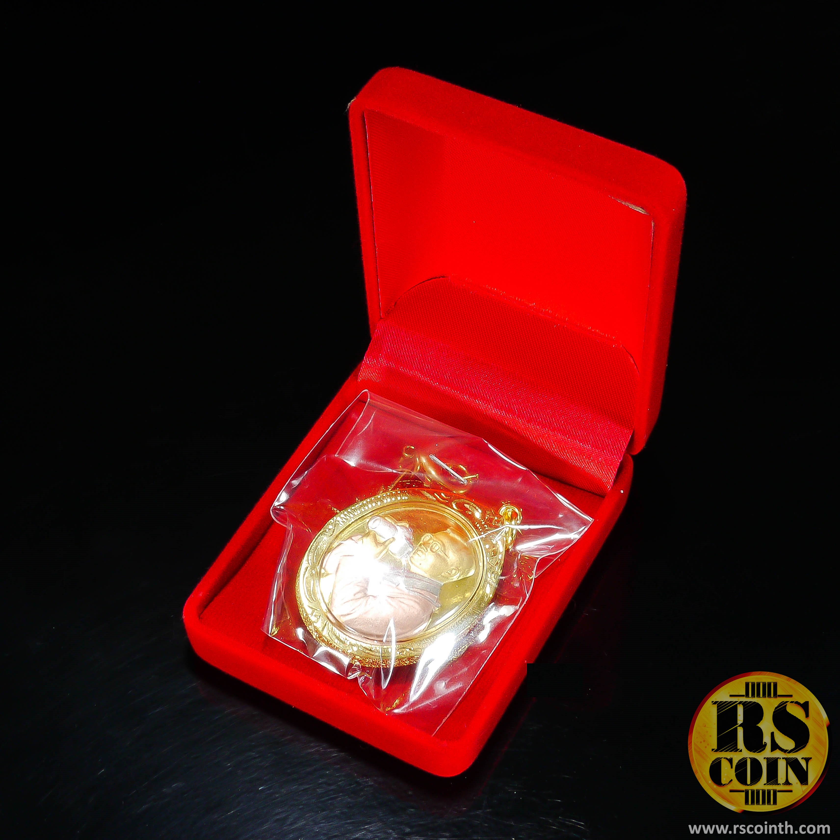 ล็อกเกตในหลวงทรงกล้อง ฉลองสิริราชสมบัติครบ 50 ปี เนื้อโลหะ 3 กษัตรย์