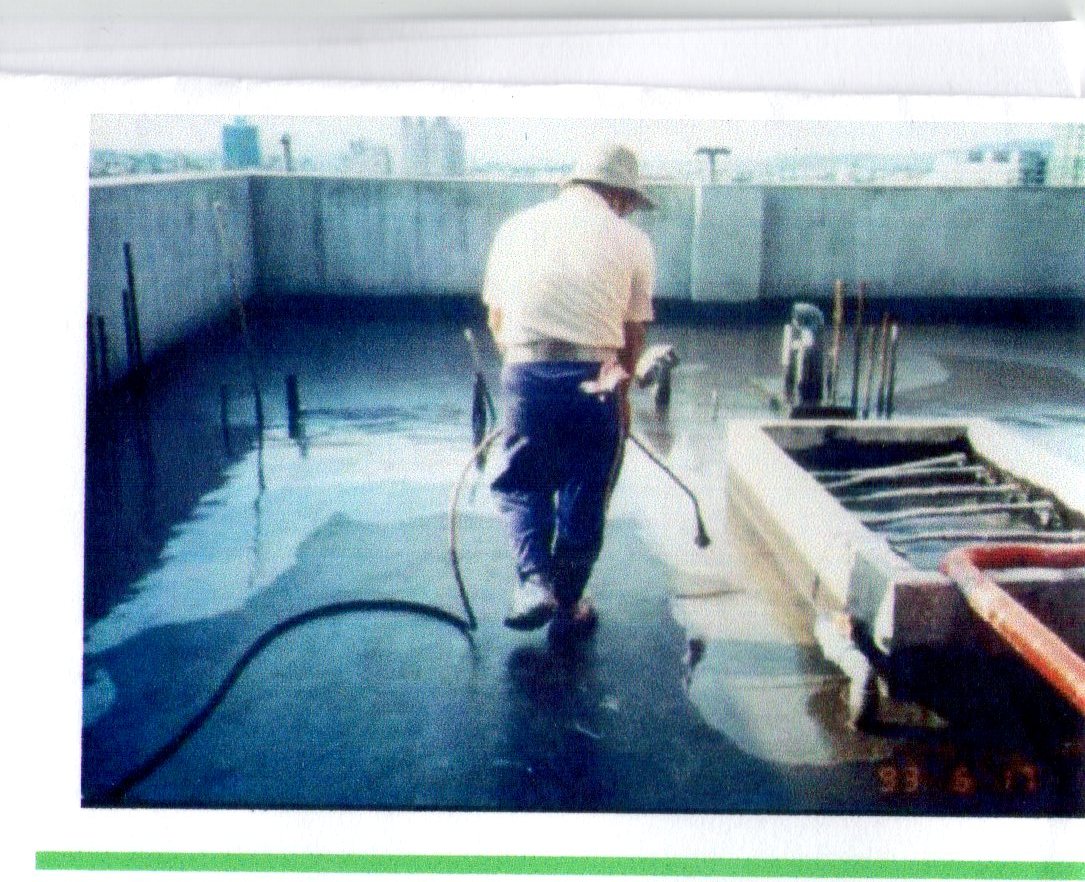 จิน (087-5413514)นำเข้า-จำหน่าย K100 วัสดุกันซึมโพลียูรีเทน บิทูเมน สูตรน้ำสามารถป้องกันการรั่วซึมของน้ำมีความยืดหยุ่นสูงมาก สามารถทาทับบนพื้นผิวที่ชื้นได้ เป็นวัสดุสูตรน้ำ ไม่เป็นพิษ