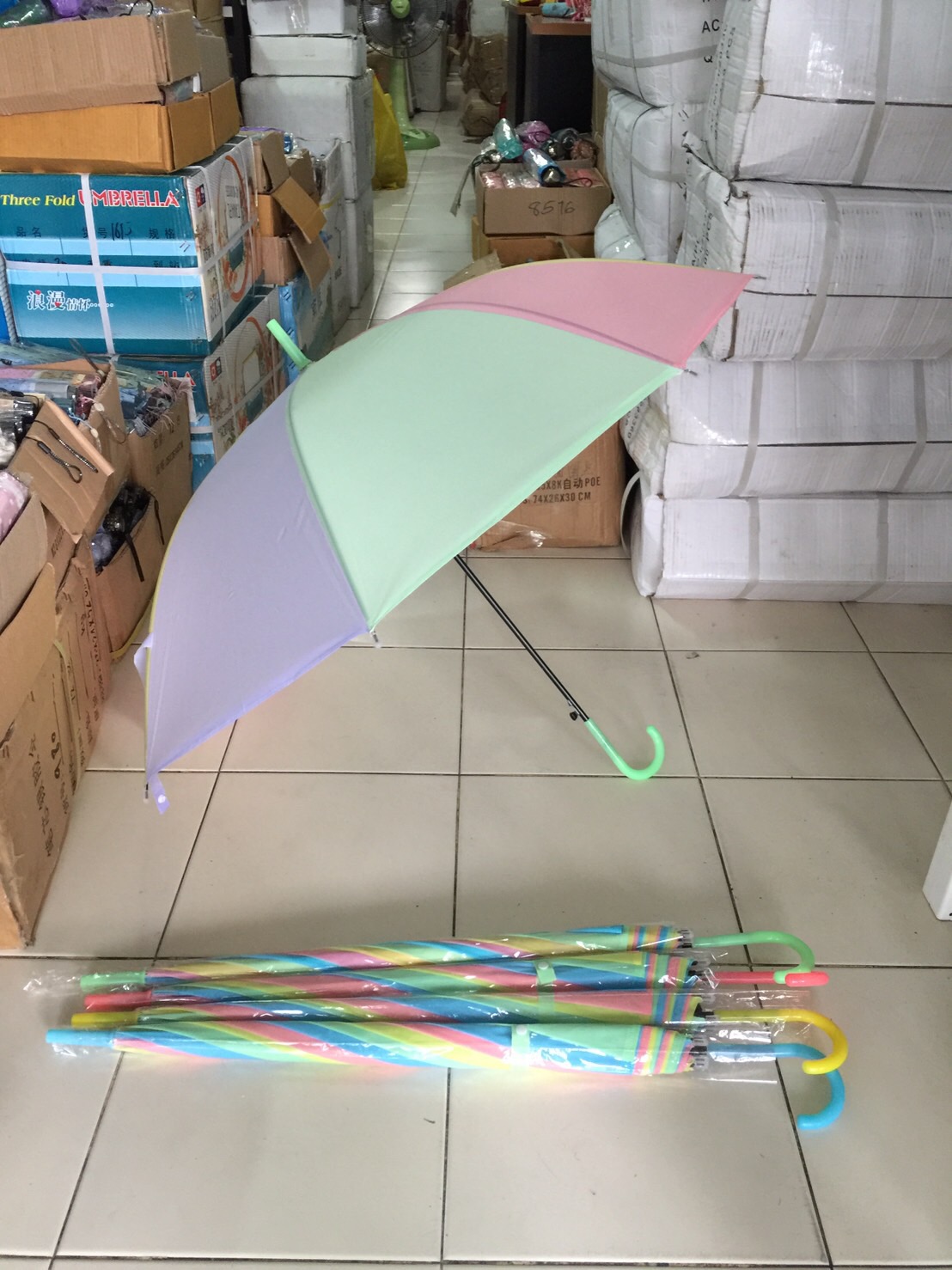 ร่มใสสายรุ้ง