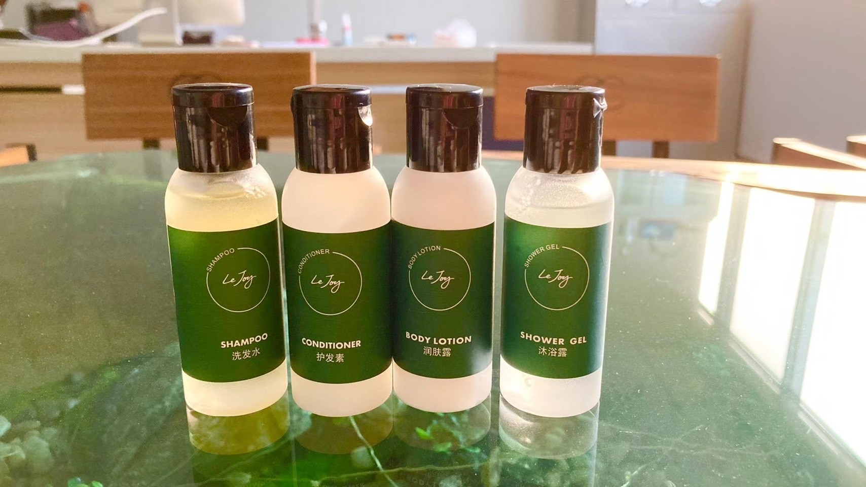 ครีมอาบน้ำ / แชมพูผสมครีมนวดผม ขนาด 30 มล.