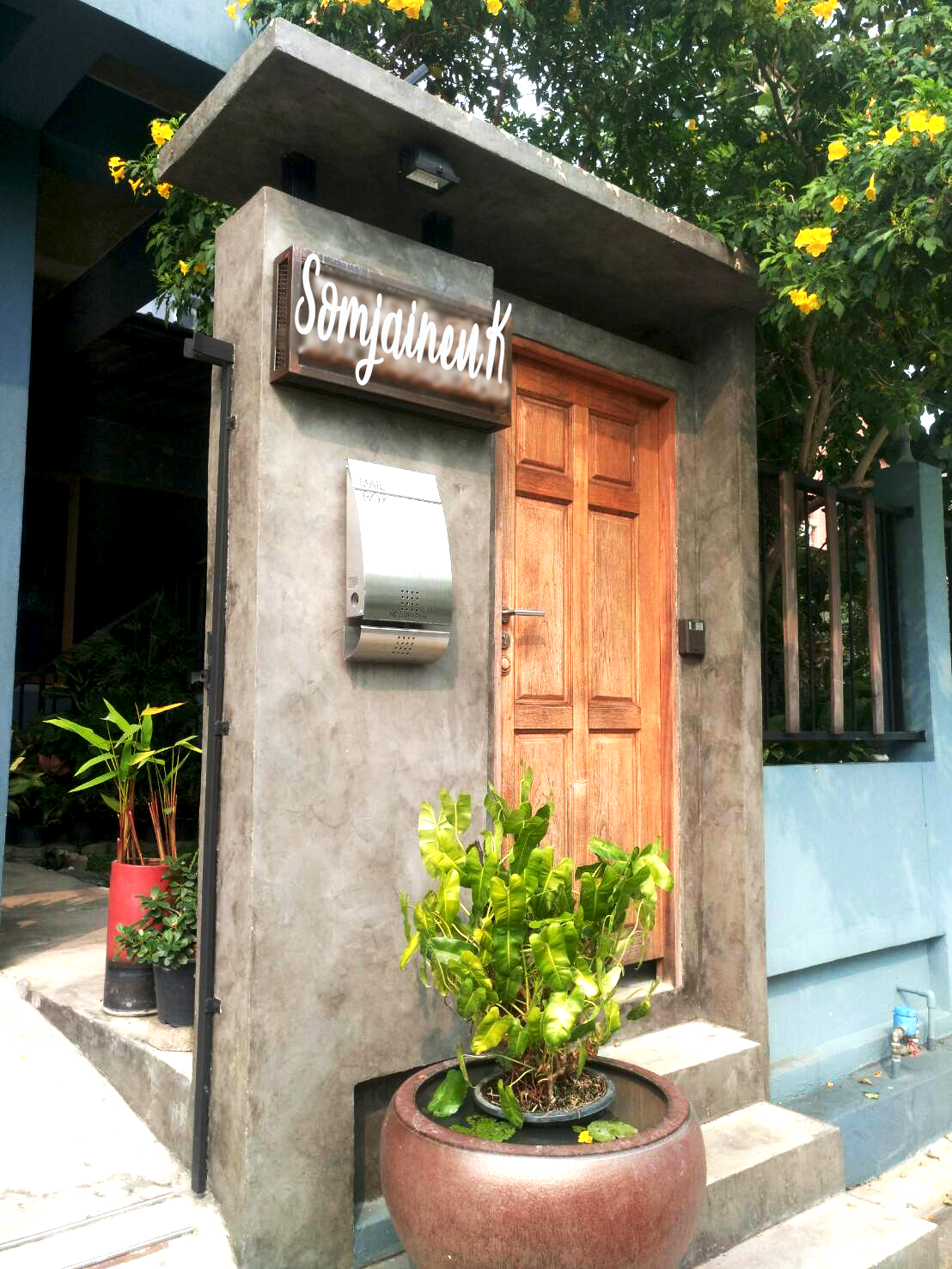 ฉาบผนังปูนลอฟท์บ้านเดี่ยว ซุ้มหน้าบ้าน ห้องรับแขก โถงบันได พื้นที่รวม 60 ตร.ม. @บ้านเดี่ยวคุณาลัย บางขุนเทียน