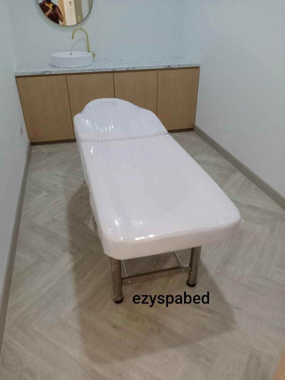 เตียงทรีทเม้นท์คลินิกความงาม รุ่่น8218A รุ่นใหม่ แบบปรับระดับด้วยเท้า (foot control)