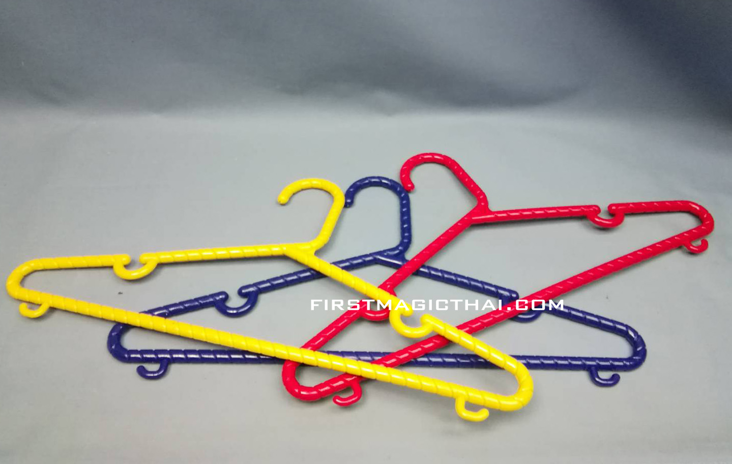 ไม้แขวนเสื้อ 3 สี / Color Linking Hangers