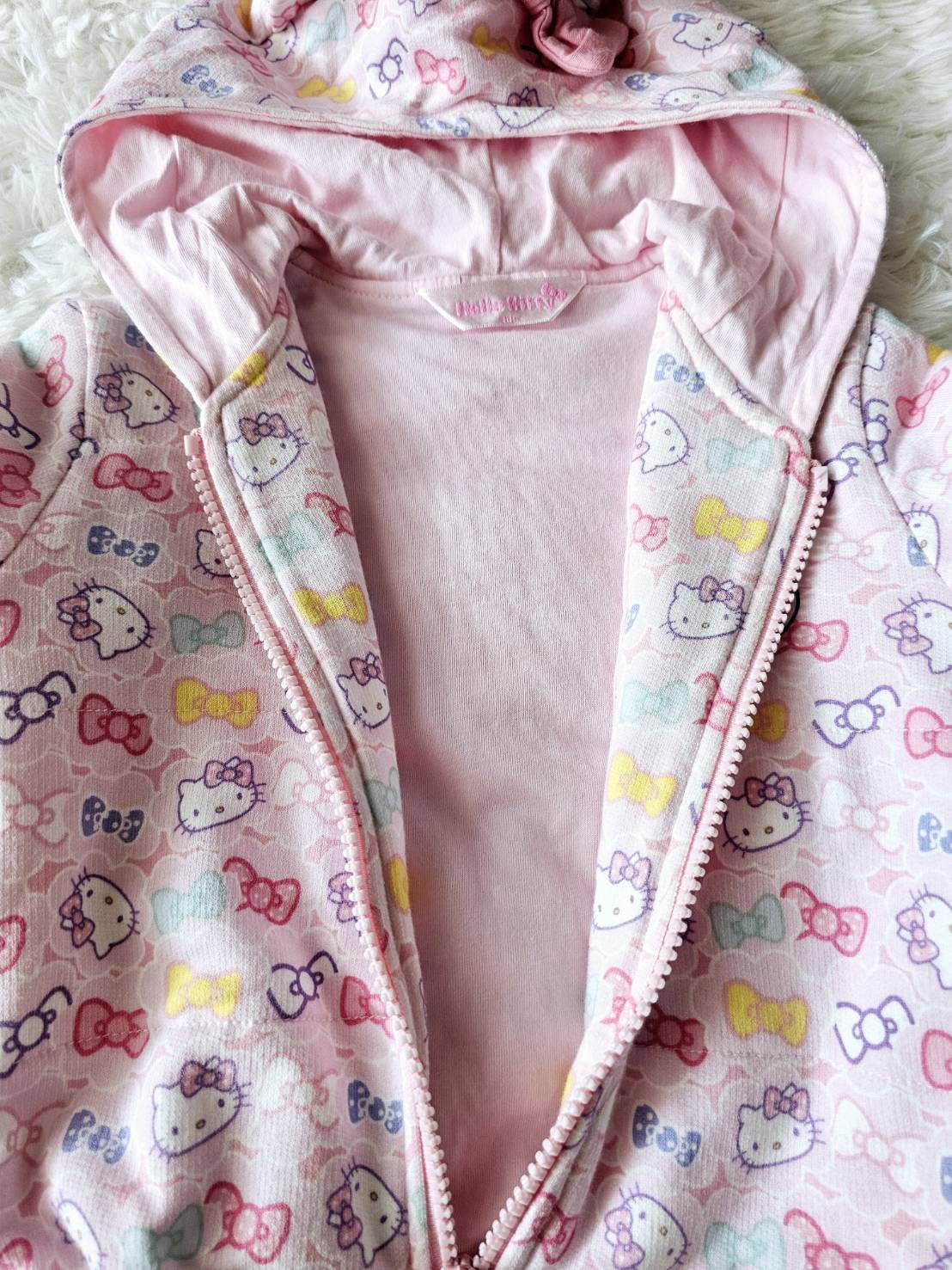 SANRIO เสื้อกันหนาวเด็กผู้หญิง Hello Kitty ไซส์90 ส่งต่อมือสอง เหมือนใหม่ ไม่มีตำหนิ