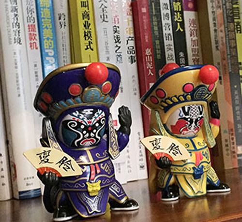 โมเดลเปลี่ยนหน้ากากจีน ชุดสีแดง