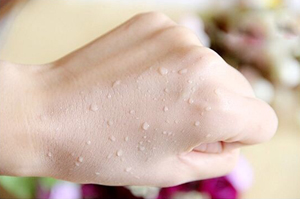 ครีมหิมะแดง แต่งหน้าะรรมชาติครีมหิมะแดง ตรีชฎาครีมแต่งหน้าหิมะแดง ครีมเนื้อเข้ากับผิว ครีมแต่งหน้าเป็นธรรมชาติหิมะแดง