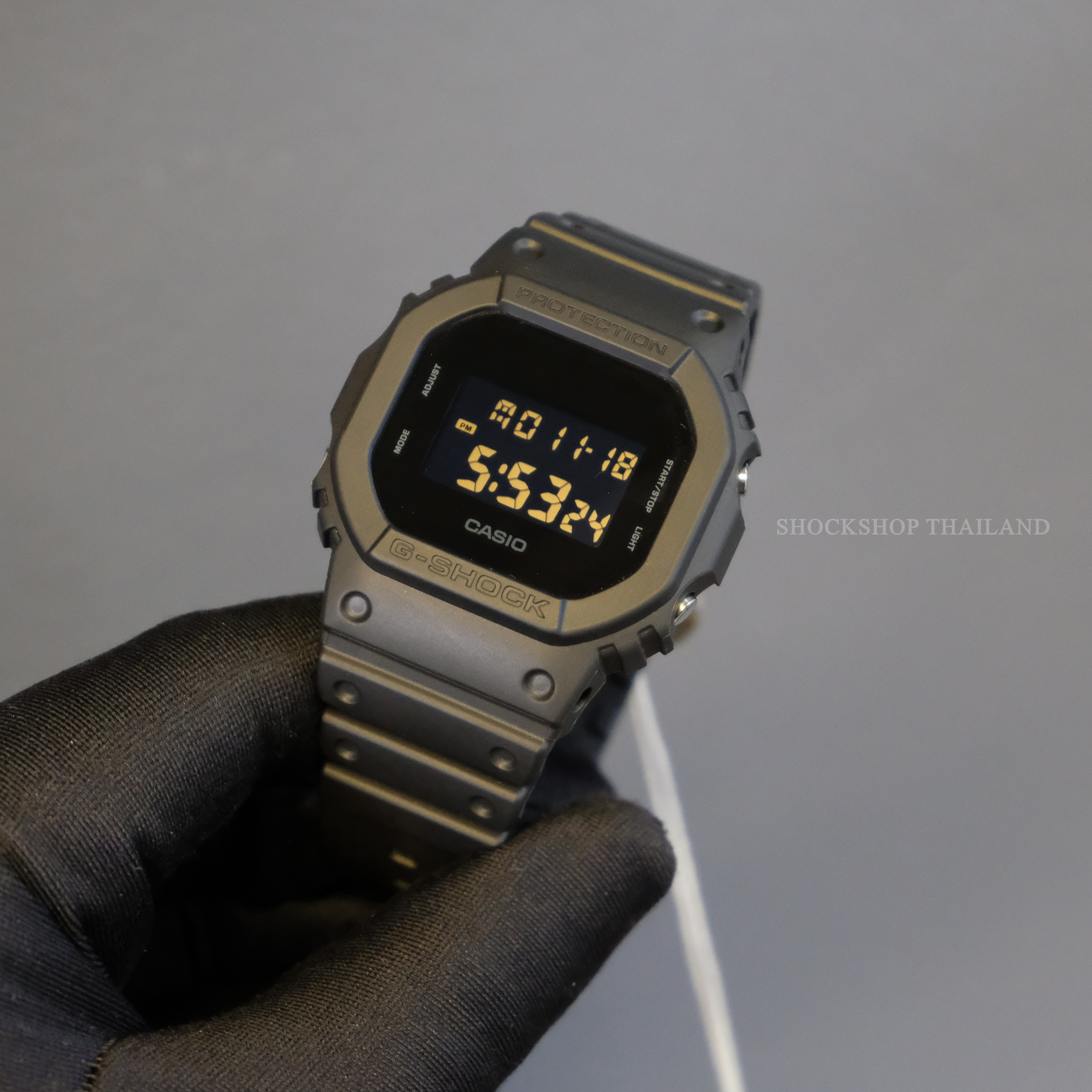 นาฬิกาผู้ชาย CASIO G-SHOCK รุ่น DW-5600UBB-1 ซีรีส์ 5600 จีช็อค