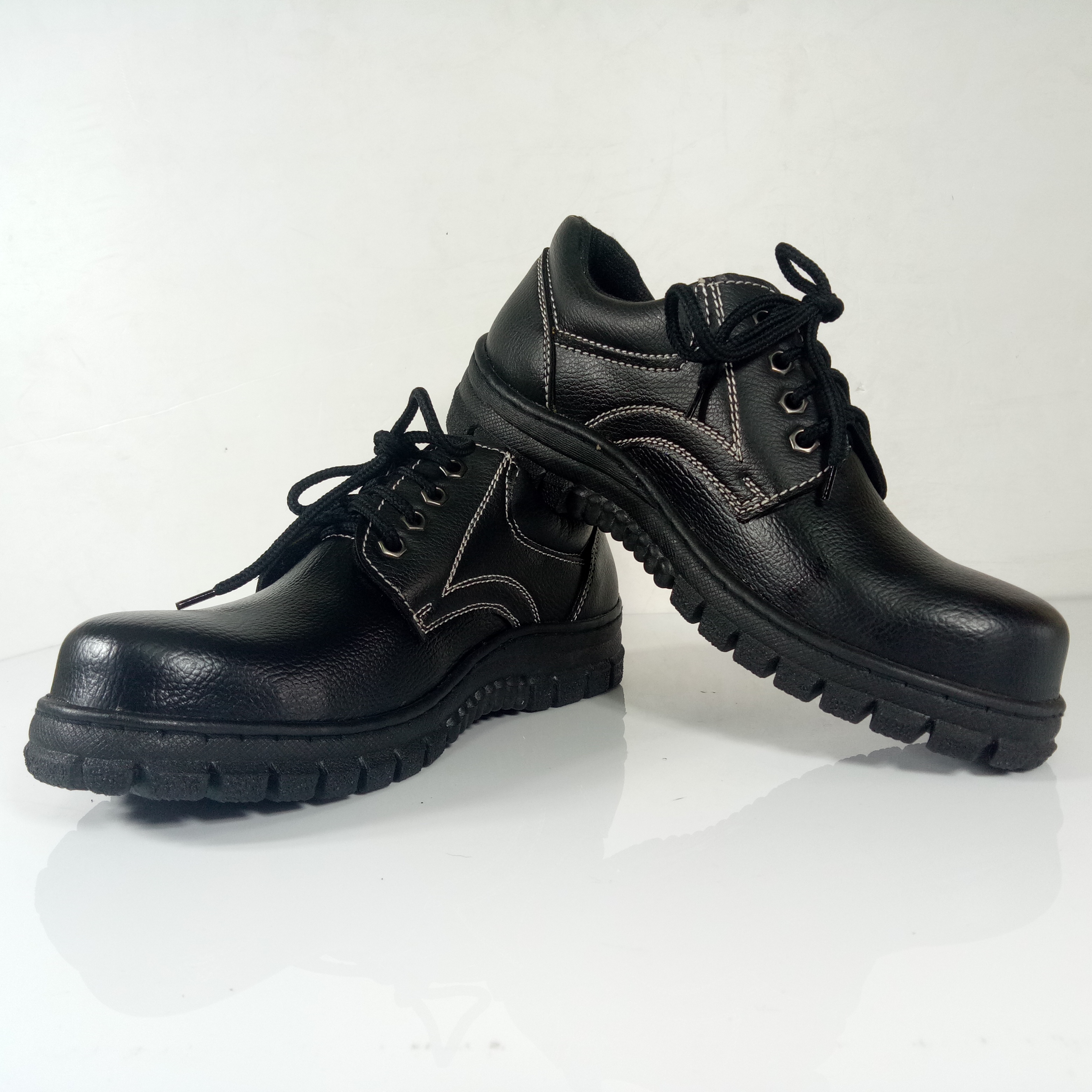 ร้องเท้าเซฟตี้ หนังพียูหัวเหล็ก สีดำ