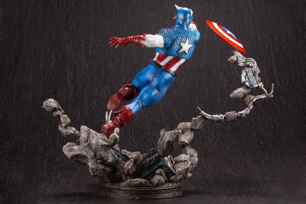 CAPTAIN AMERICA AVENGERS FINE ART STATUE