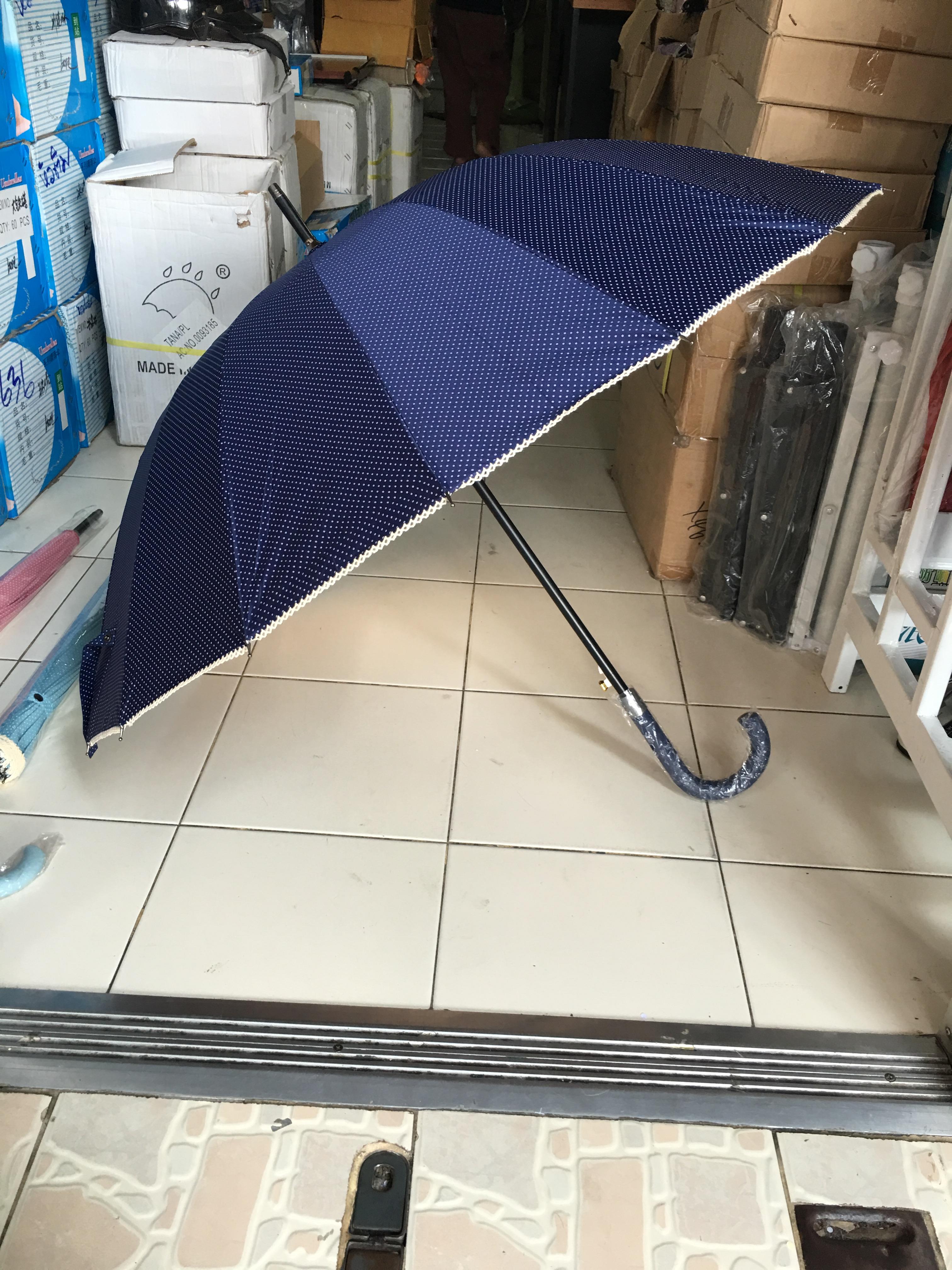 ร่มตอนเดียว23นิ้วลายจุดมีระบายลูกไม้มียูวีสีทอง