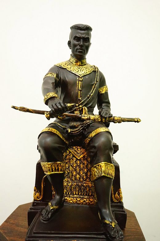 รูปหล่อ สมเด็จพระนเรศวรมหาราช ทรงประกาศอิสรภาพ พิมพ์หลั่งทักศิโณทก (หลั่งน้ำ) สูง41ซ.ม.