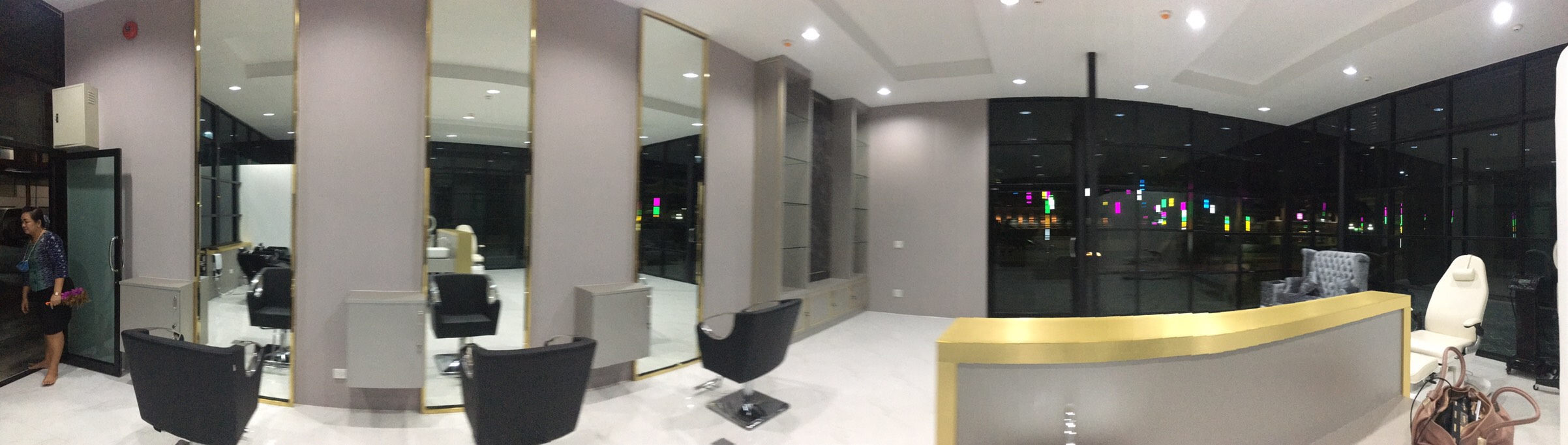 งานกระจกเงา ติดกรอบสแตนเลสสีทอง กระจกร้านเสริมสวย กระจกร้านตัดผม