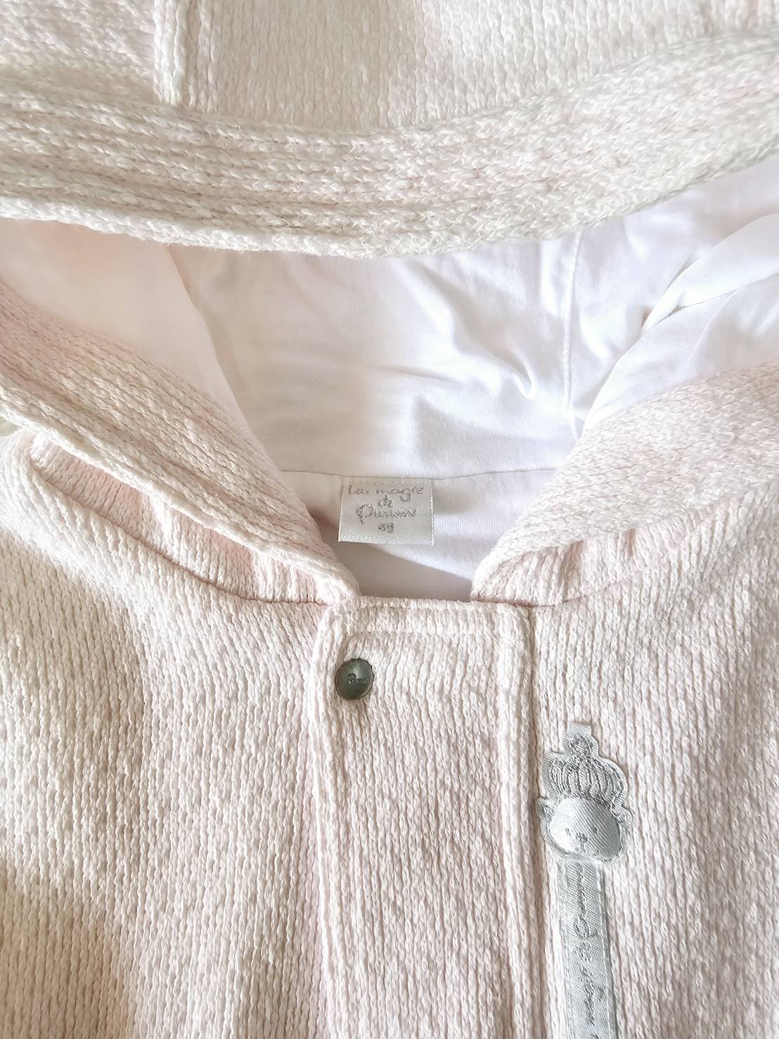 เสื้อคลุม La magie de Pumm ไซส์ 4y by ChaLom มือสอง เหมือนใหม่ ไม่มีตำหนิ ผ่านการซักไม่ผ่านการใช้งาน