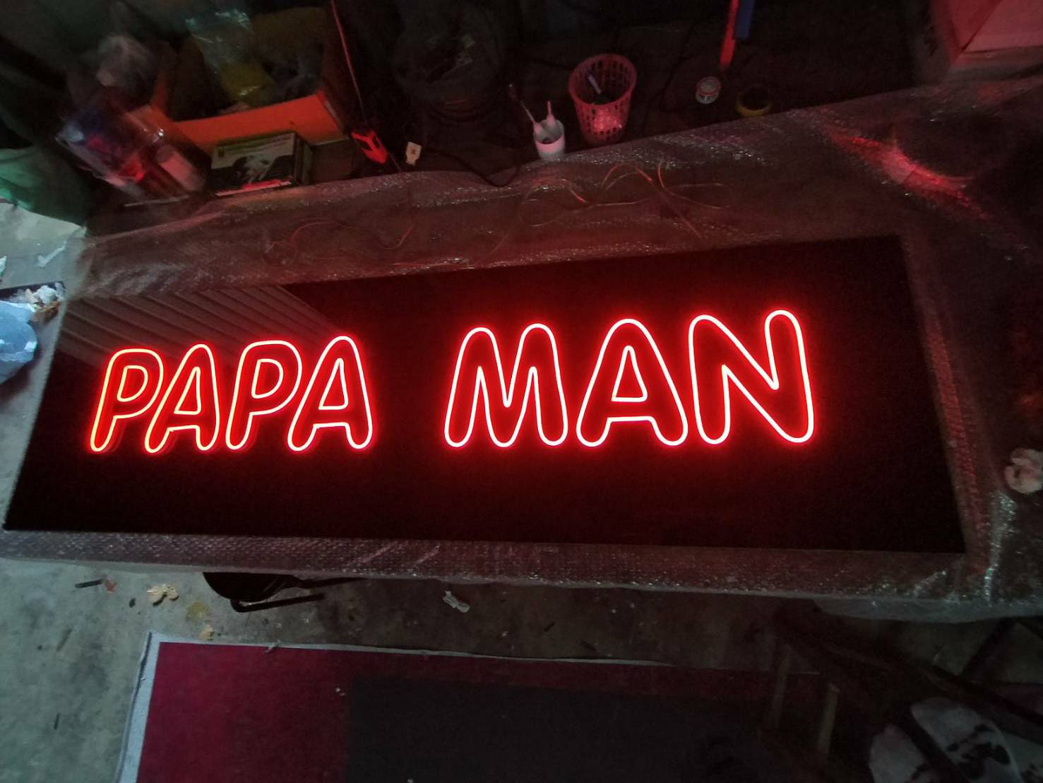 ป้ายไฟ LED ดัด - PAPA MAN