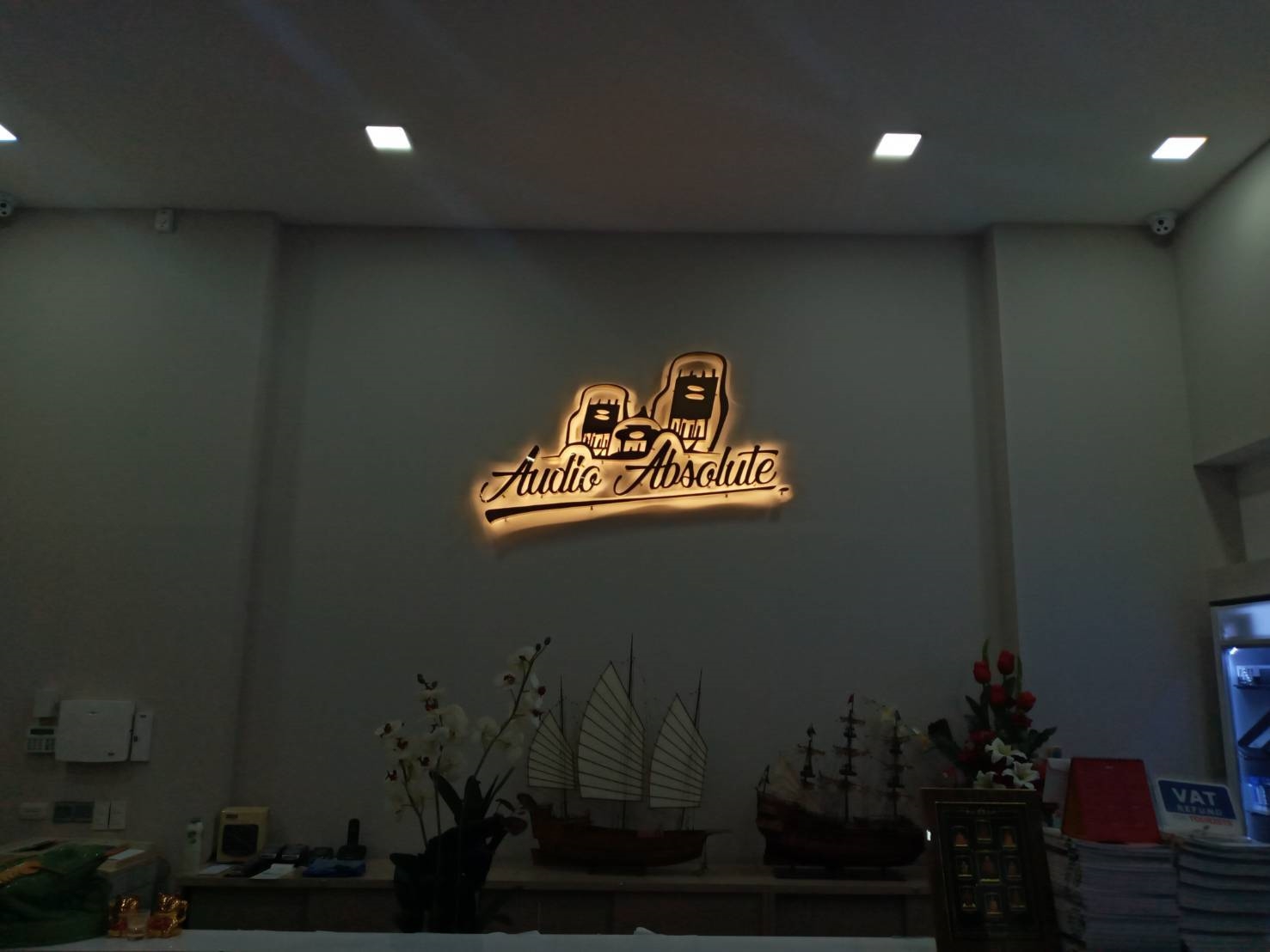 งานตัวอักษรไฟออกหลัง - ร้าน Audio Absolute ติดตั้งป้ายราชพฤกษ์ บางกรวย