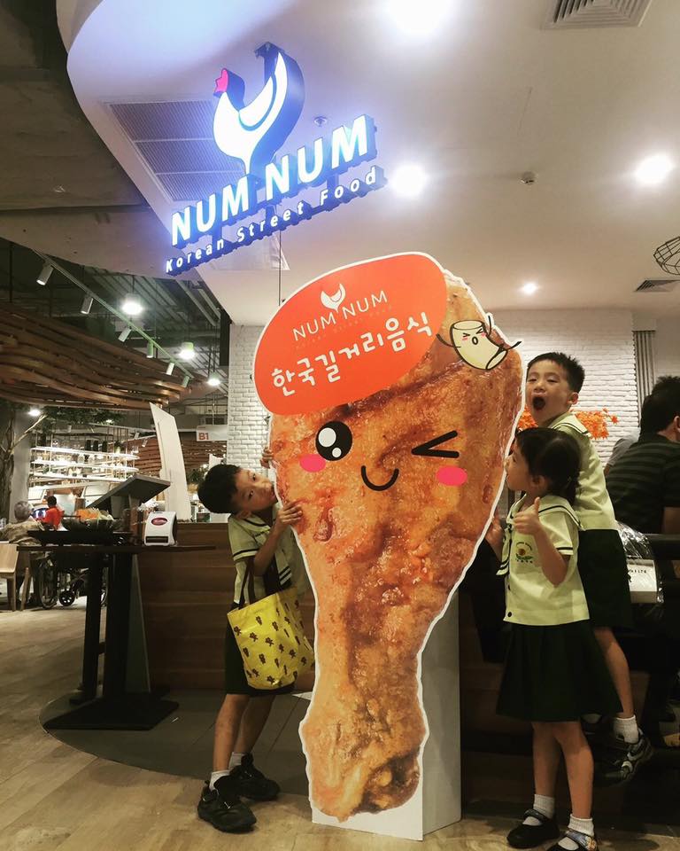 ป้ายอักษรไฟออกหน้า ร้านไก่เกาหลี NUM NUM ติดตั้ง # #สยาม