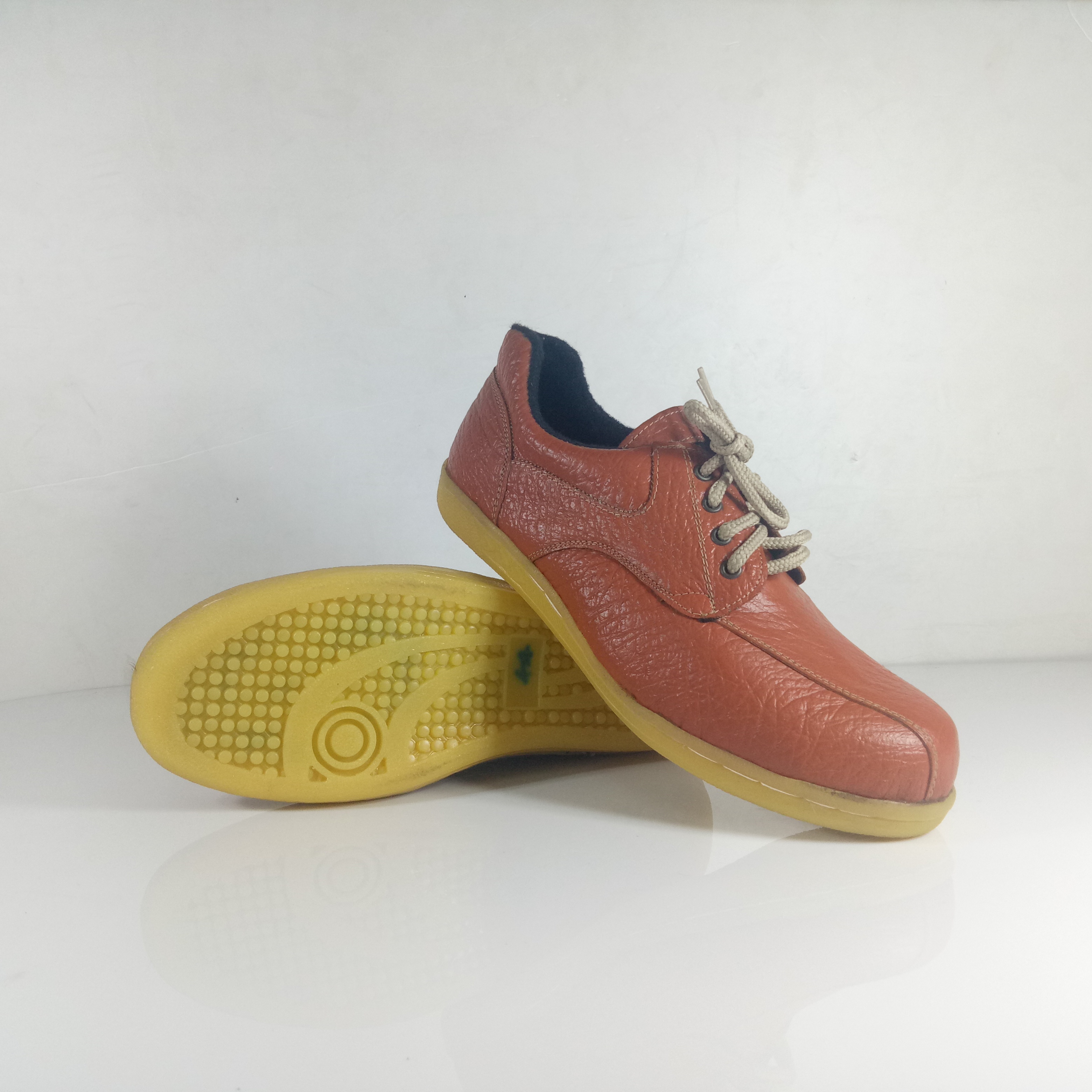 ร้องเท้าเซฟตี้ SAfety shoes รุ่นหุ้มส้น หนังช้าง สีส้ม