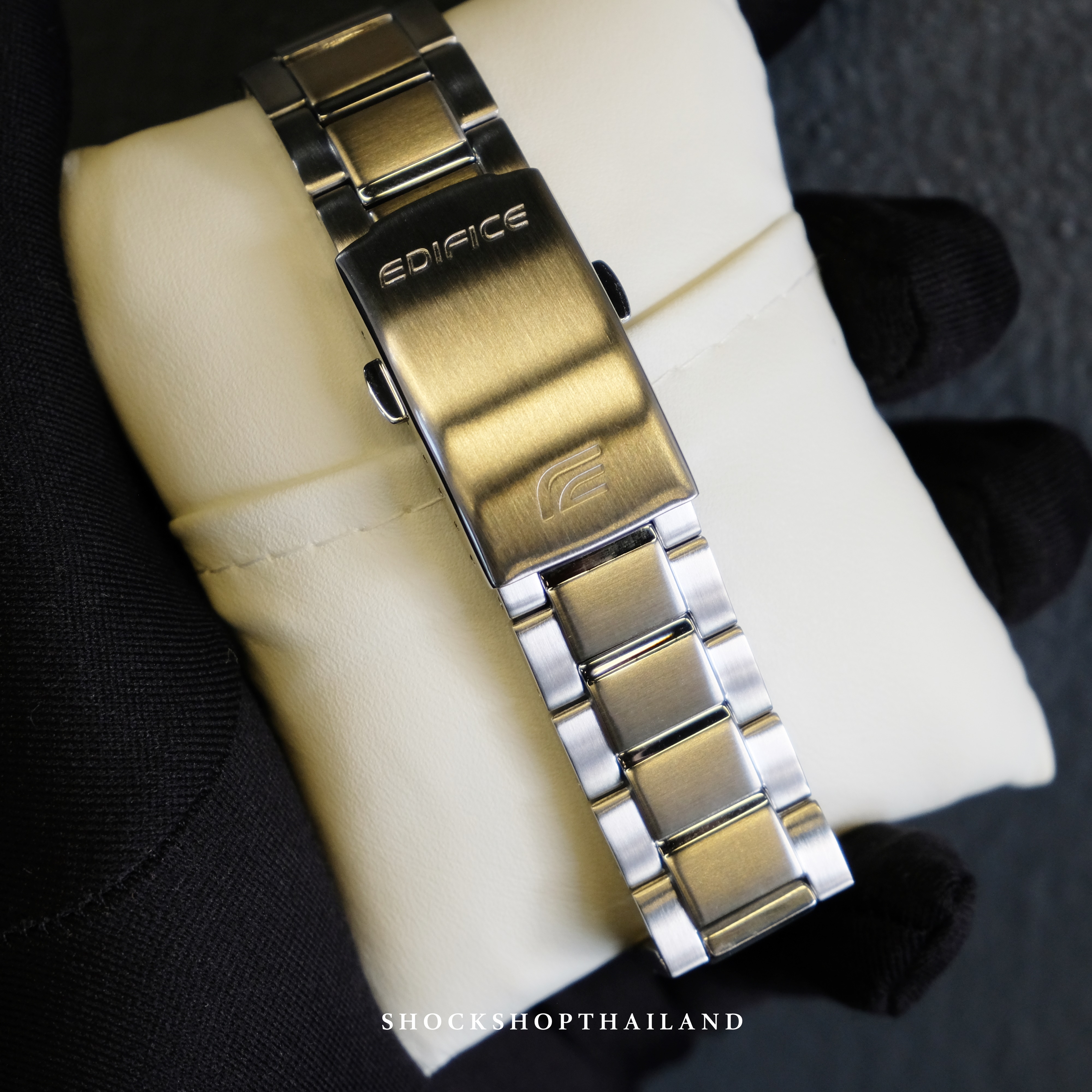 นาฬิกาผู้ชาย Casio Edifice รุ่น EFR-574D-1AV โครโนกราฟมาตรฐาน