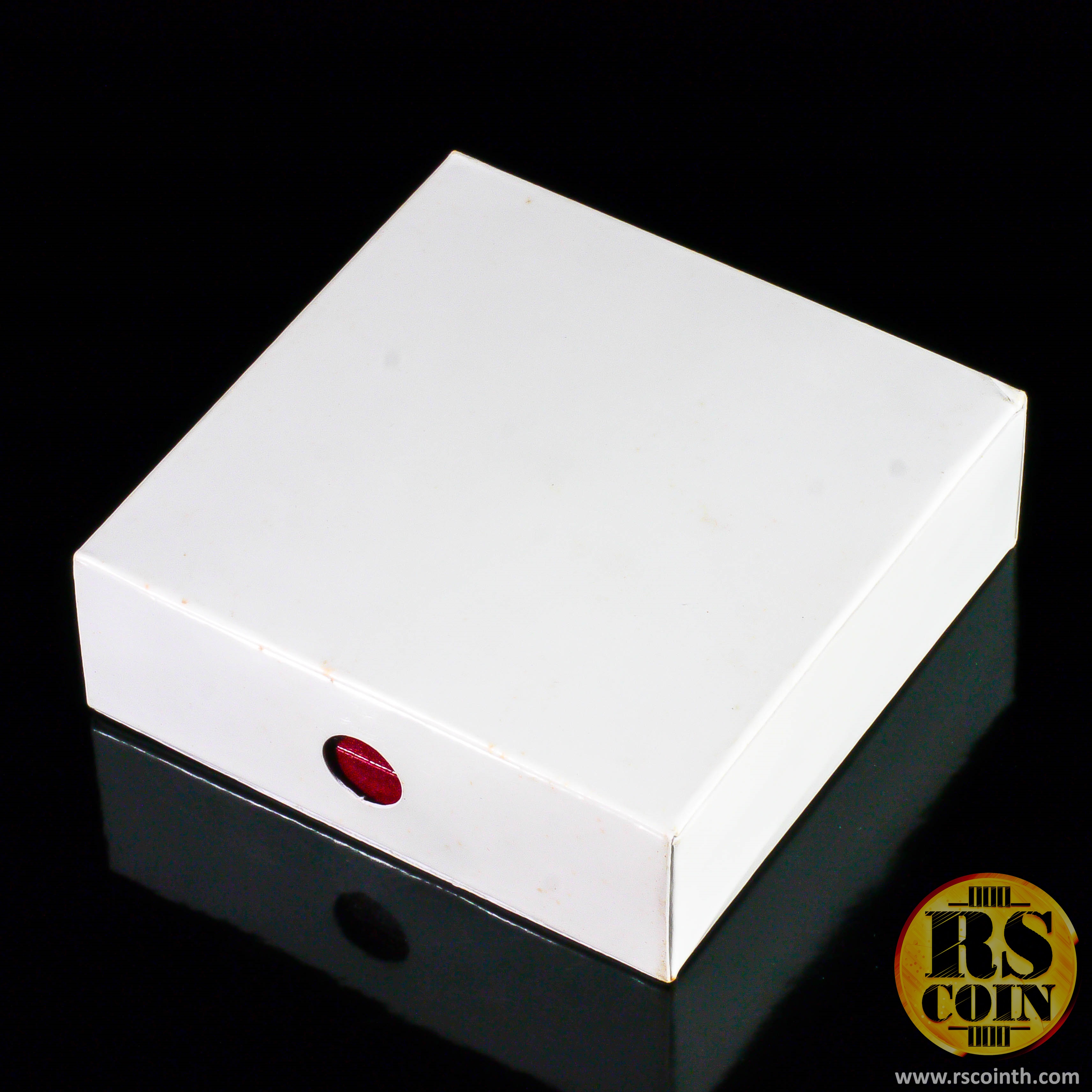 เหรียญกษาปณ์เงินขัดเงา เหรียญกษาปณ์ที่ระลึกสมเด็จพระเทพรัตนราชสุดาฯ สยามบรมราชกุมารี พระชนมายุ 50 พรรษา 2 เมษายน 2548