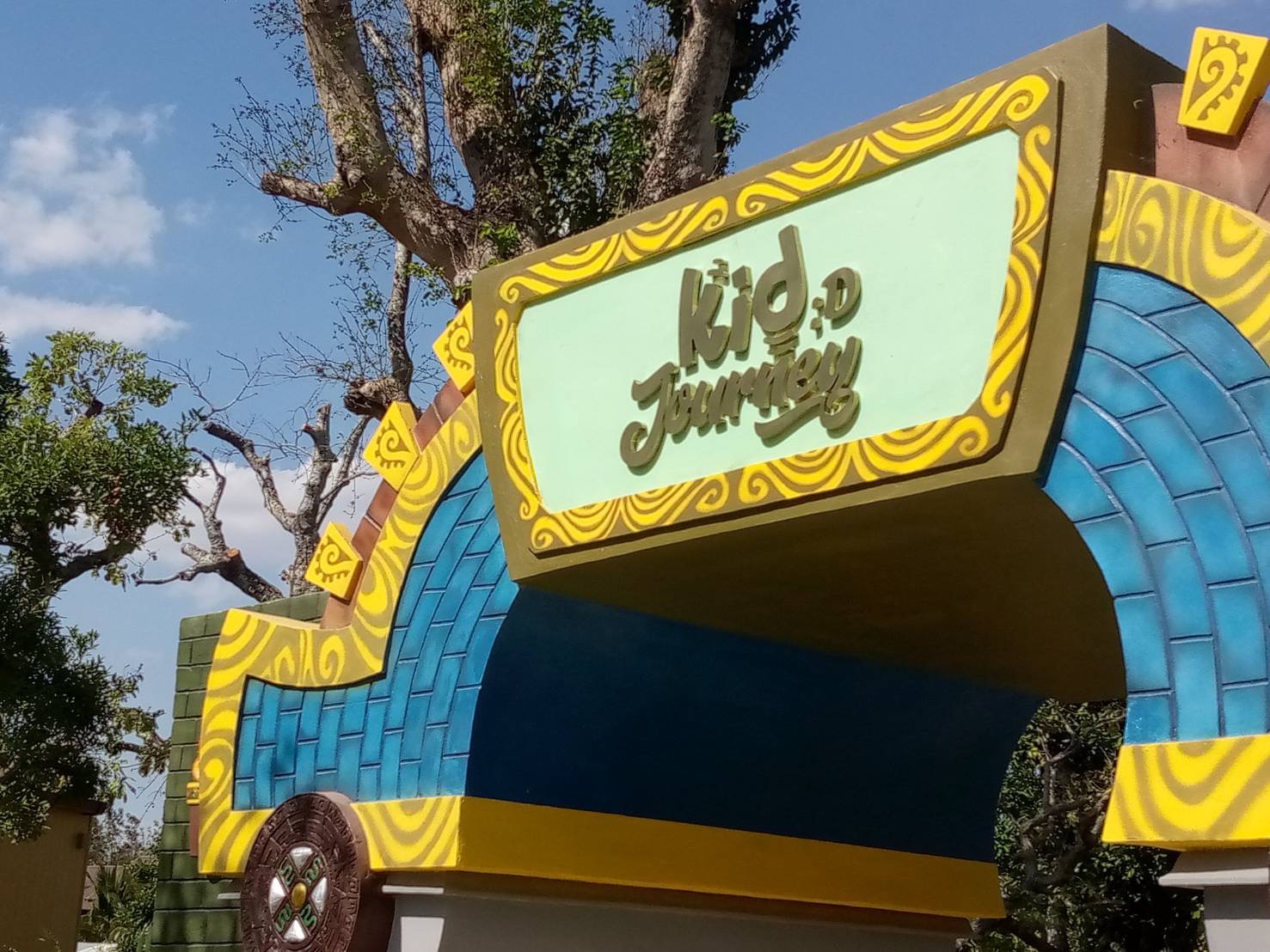 งานผลิตติดตั้ง ป้ายอักษรสแตนเลสหน้าทองแฮร์ไลน์ยกขอบ ป้ายบุรีรัมย์