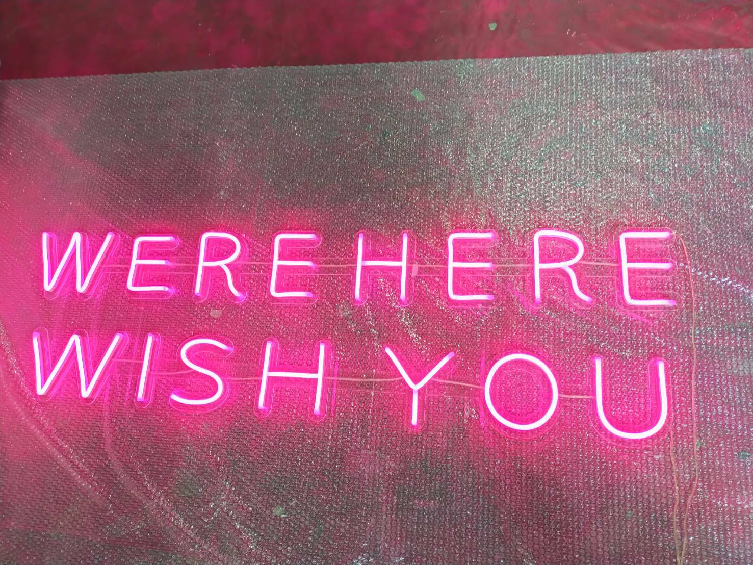 ไฟ LED ดัดสีชมพู ติดอะคริลิคครอบหลัง ไดคัท - WISH YOU WERE HEREArm Miw