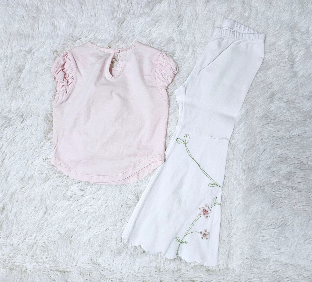ชุดเซ็ท La Magie de Pumm ไซส์ 3y by Chalom มือสอง เหมือนใหม่ ตำหนิ>แม่ตัดป้ายไซส์คอเสื้อออก