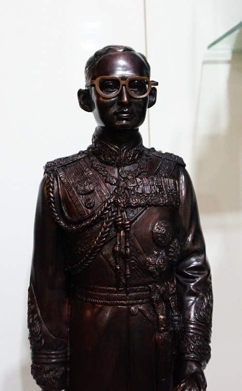 พระบรมรูป รัชกาลที่ 9 ประทับยืน ชุดทหาร สูง 56ซ.ม.