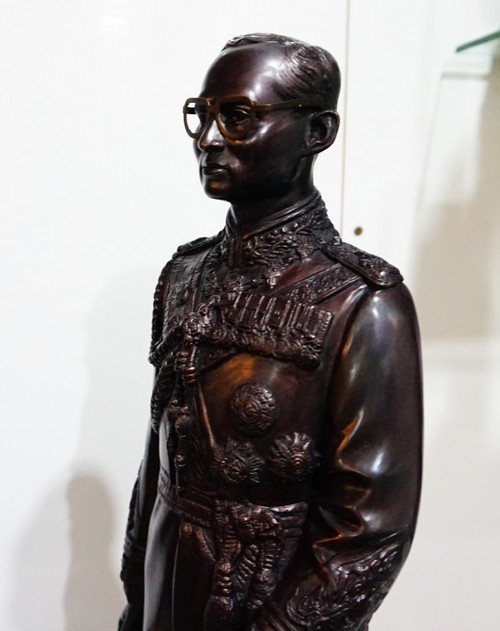 พระบรมรูป รัชกาลที่ 9 ประทับยืน ชุดทหาร สูง 56ซ.ม.