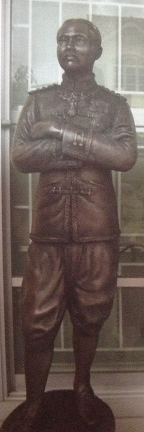 พระบรมรูป รัชกาลที่5 กอดพระอุระ (กอดอก) 140 ซ.ม.