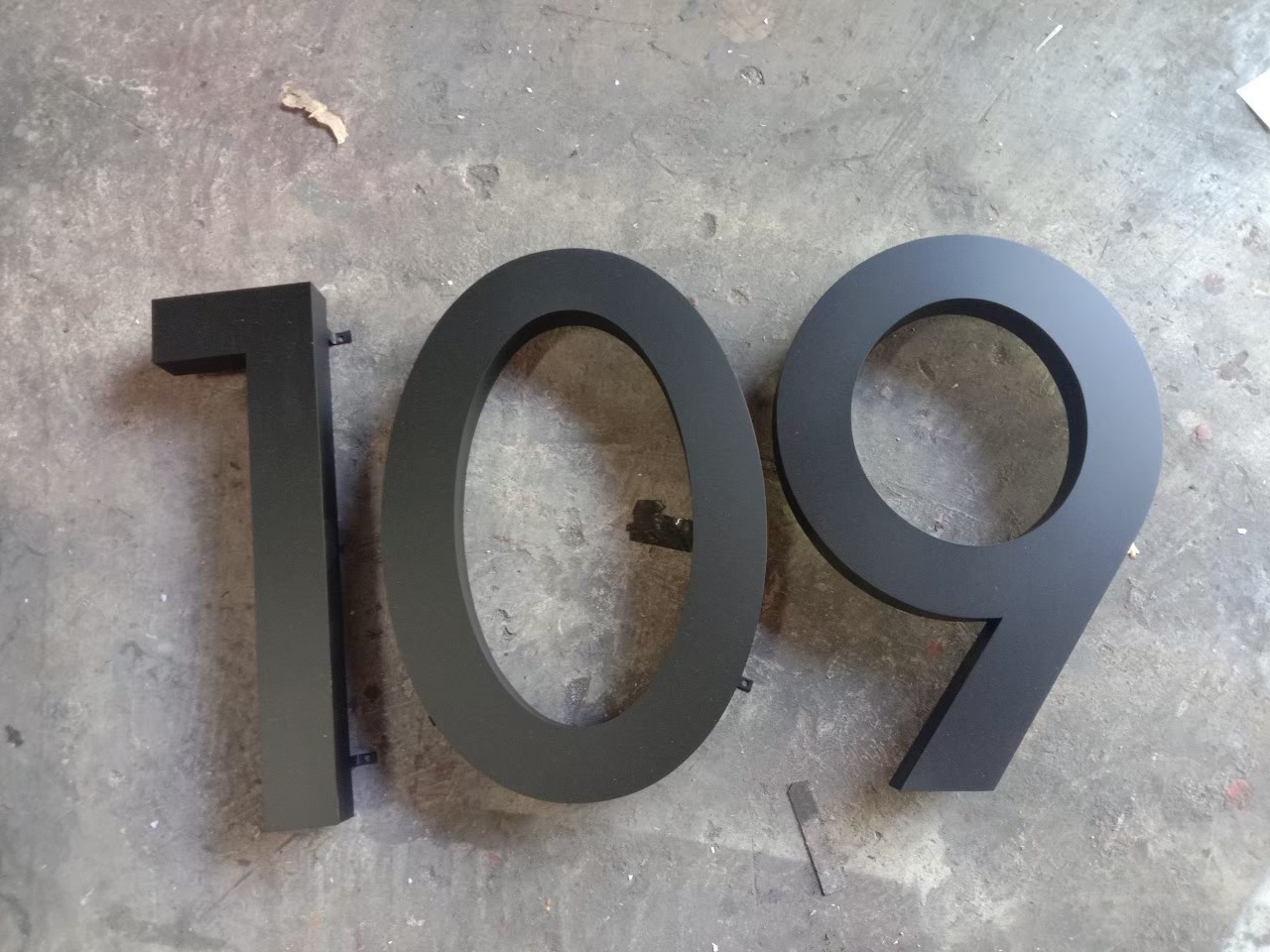 งานป้ายบ้านเลขที่ 109