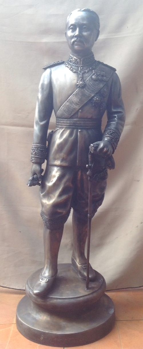 พระบรมรูป รัชกาลที่5 ชุดจงกระเบน ทองเหลือง รมดำมันปู 110 ซม.