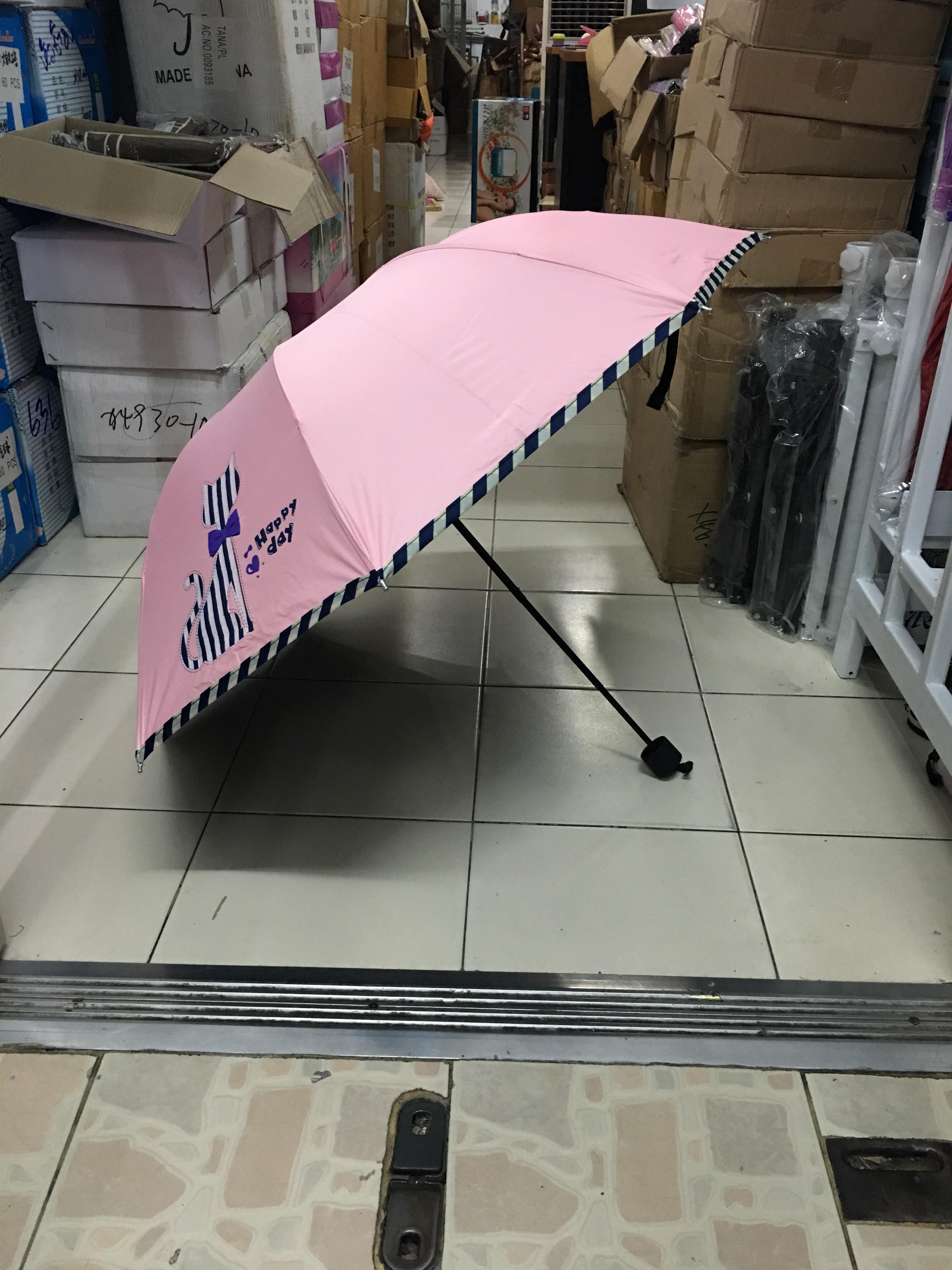 ร่มโค้งชายตรงลายแมวยูวีดำ