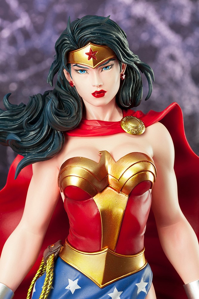WONDER WOMAN ARTFX STATUE