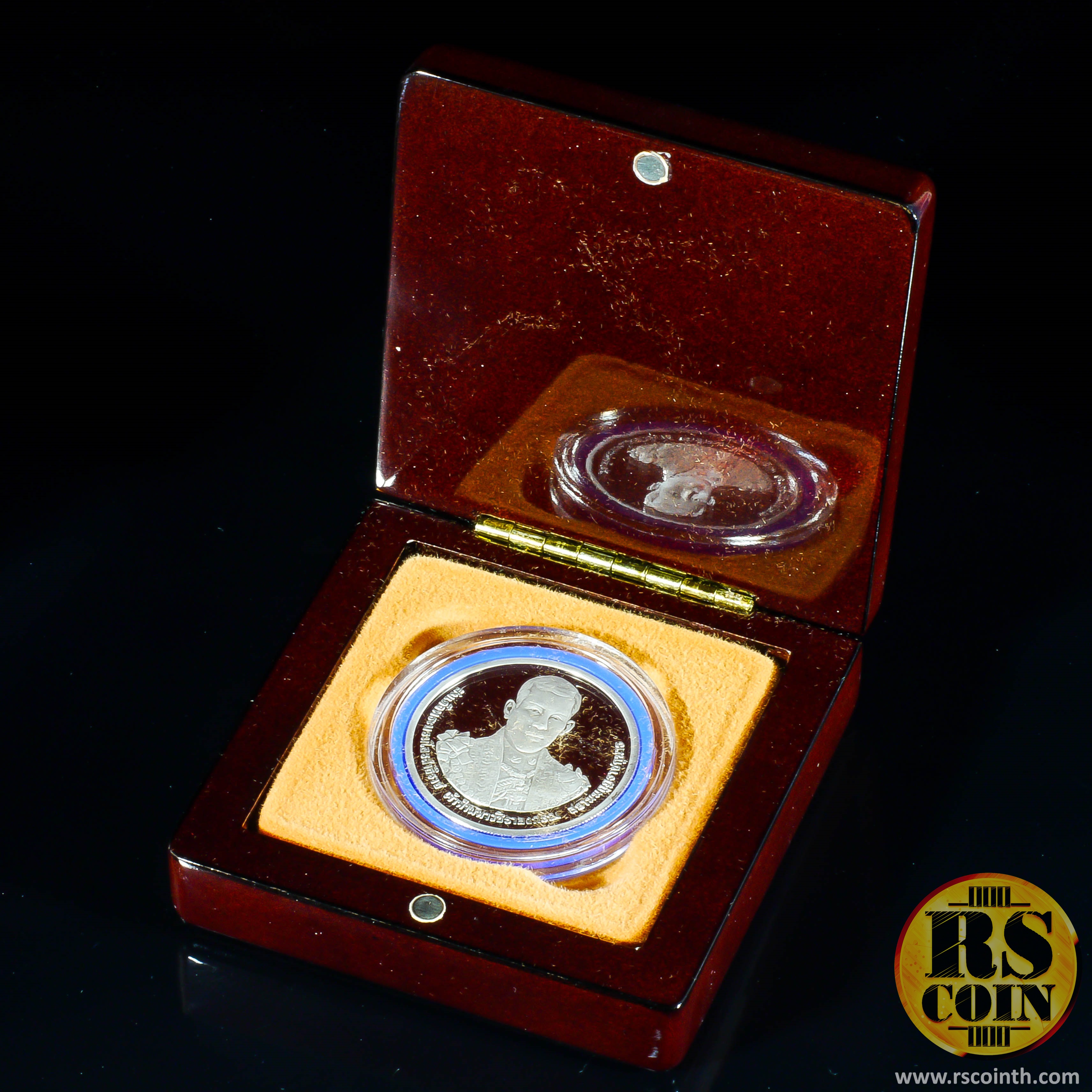 เหรียญกษาปณ์เงินขัดเงา เหรียญกษาปณ์ที่ระลึกเฉลิมพระเกียรติสมเด็จพระบรมโอรสาธิราช เจ้าฟ้ามหาวชิราลงกรณ์ สยามมงกฎราชกุมาร เนื่องในโอกาสพระราชพิธีมหามาคลเฉลิมพระชนมพรรษา 5 รอบ 28 กรกฏาคม 2555