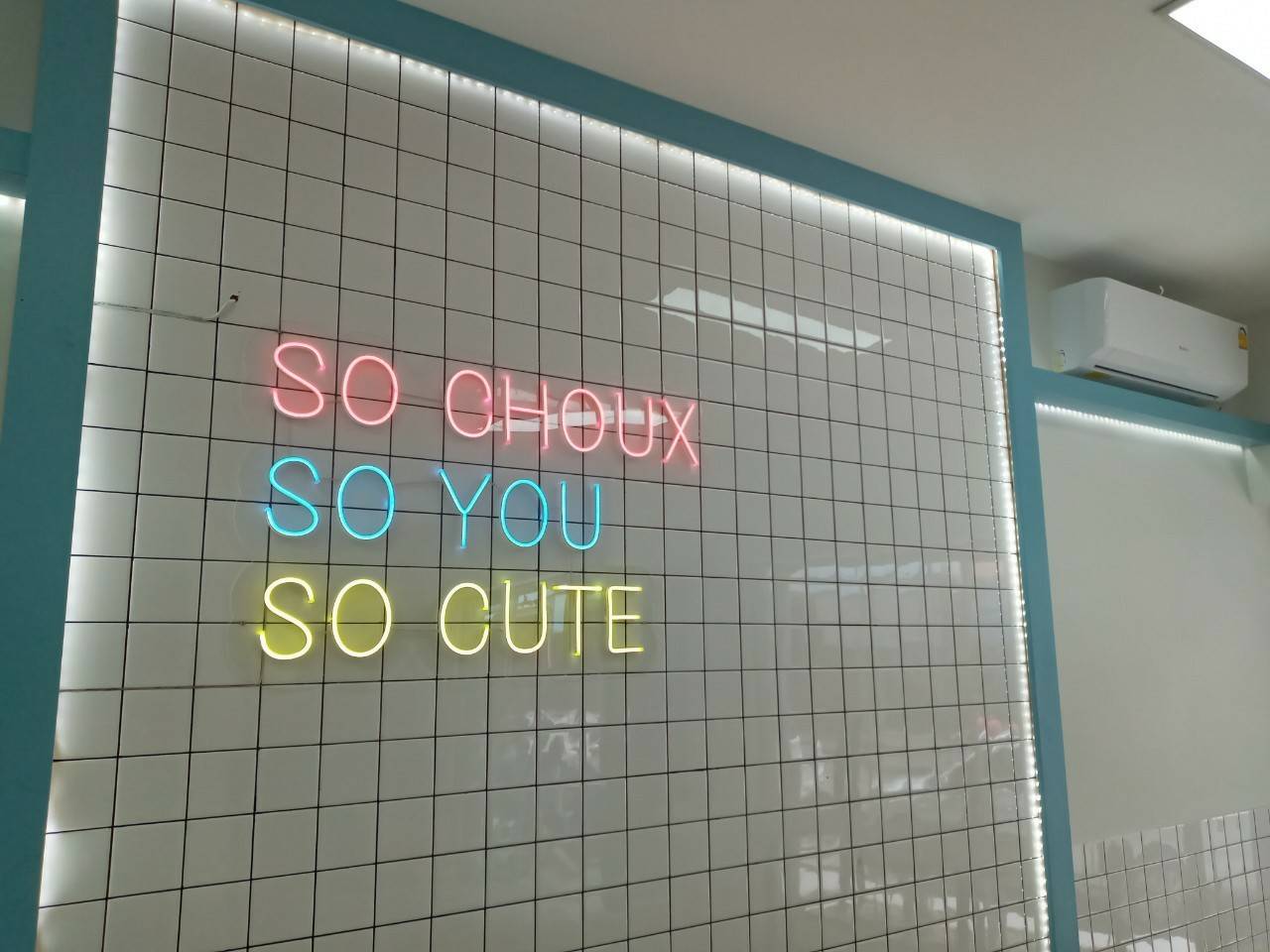 งานติดตั้งป้ายไฟนีออนLED - SO CHOUX SO YOU SO CUTE