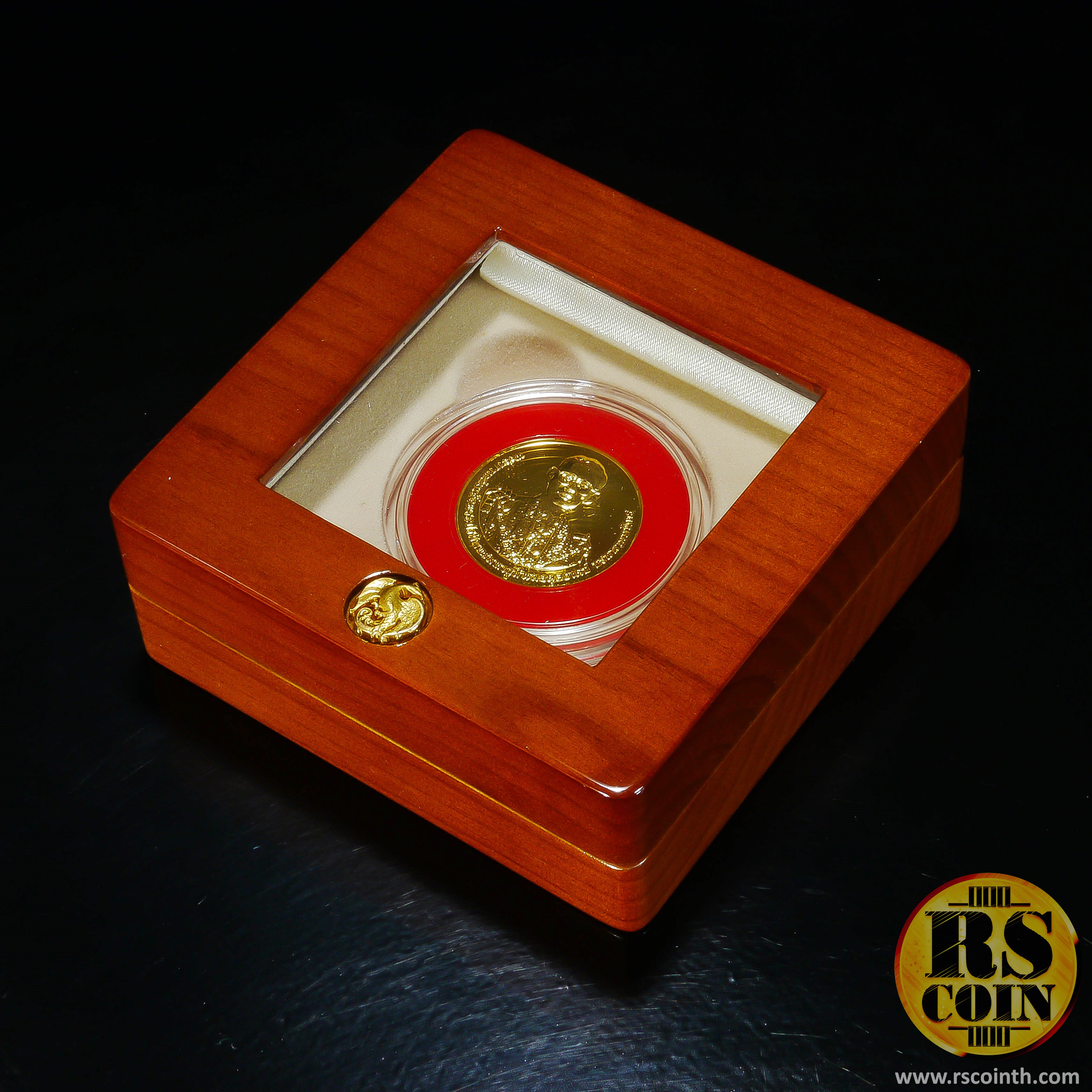 เหรียญทองคำ เหรียญที่ระลึกพระราชพิธีถวายพระเพลิงพระบรมศพพระบาทสมเด็จพระปรมินทรมหาภูมิพลอดุลยเดช บรมนาถบพิตร 26 ตุลาคม 2560