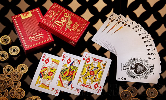 Bee Gold Edition Coterie Playing Cards (Red)