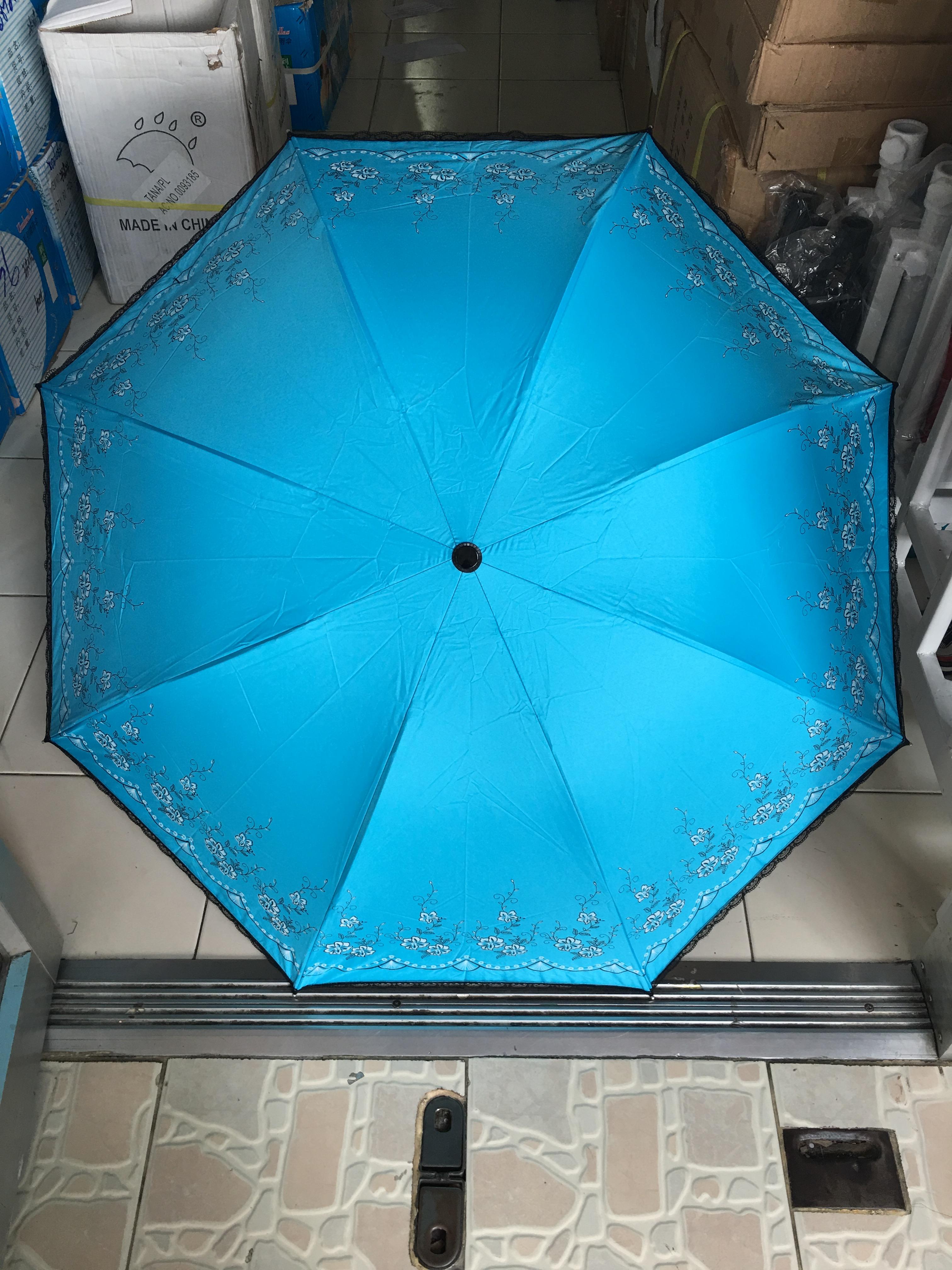 ร่มโค้งแฟชั่นลายดอกไม้มีระบายยูวีสีดำ