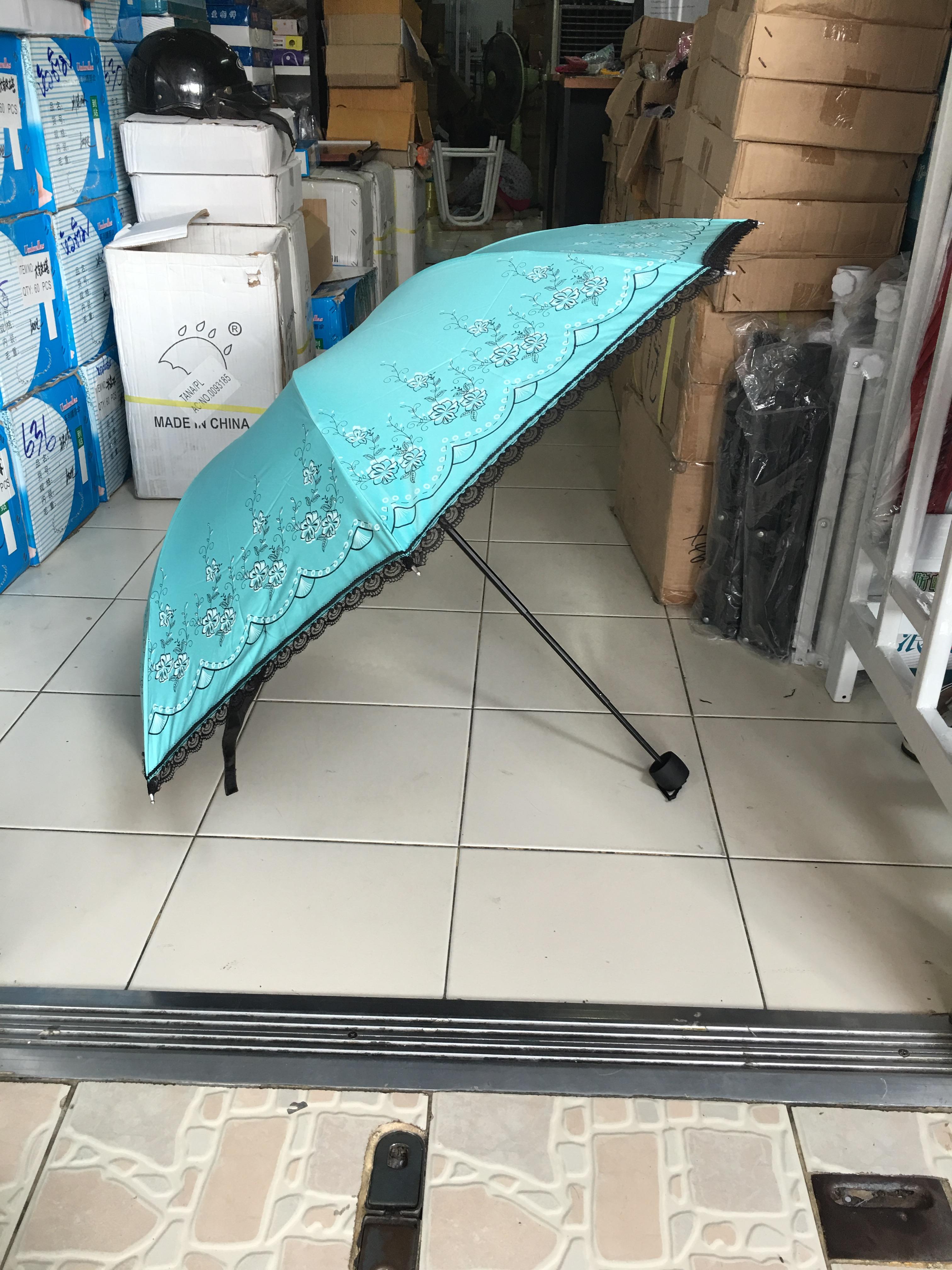 ร่มโค้งแฟชั่นลายดอกไม้มีระบายยูวีสีดำ