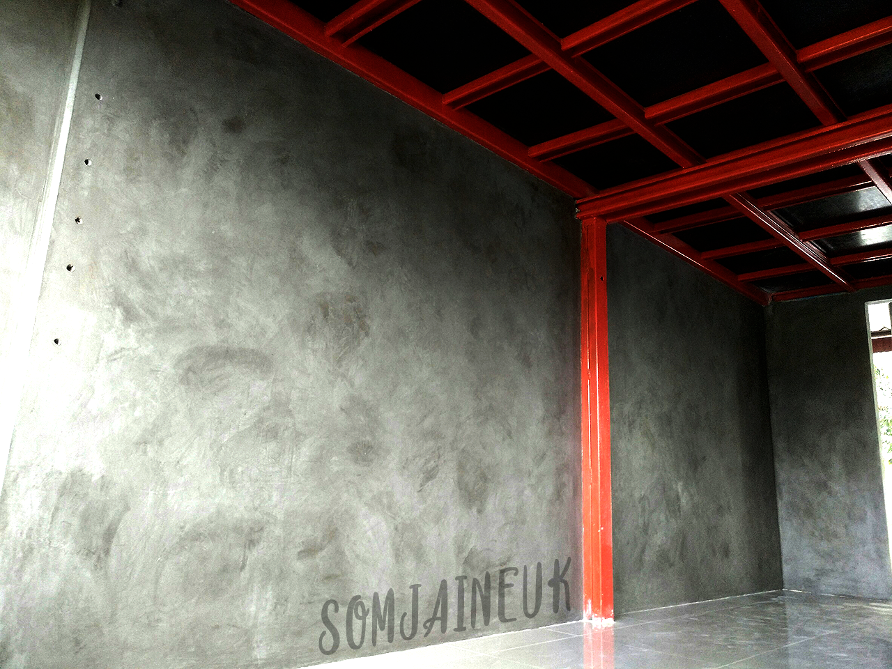 ฉาบผนังปูนลอฟท์ด้านหน้าและในห้องทำงาน พื้นที่รวม 55 ตร.ม. และติดตั้งชั้นวางแนวท่อ@พนัสนิคม จ.ชลบุรี