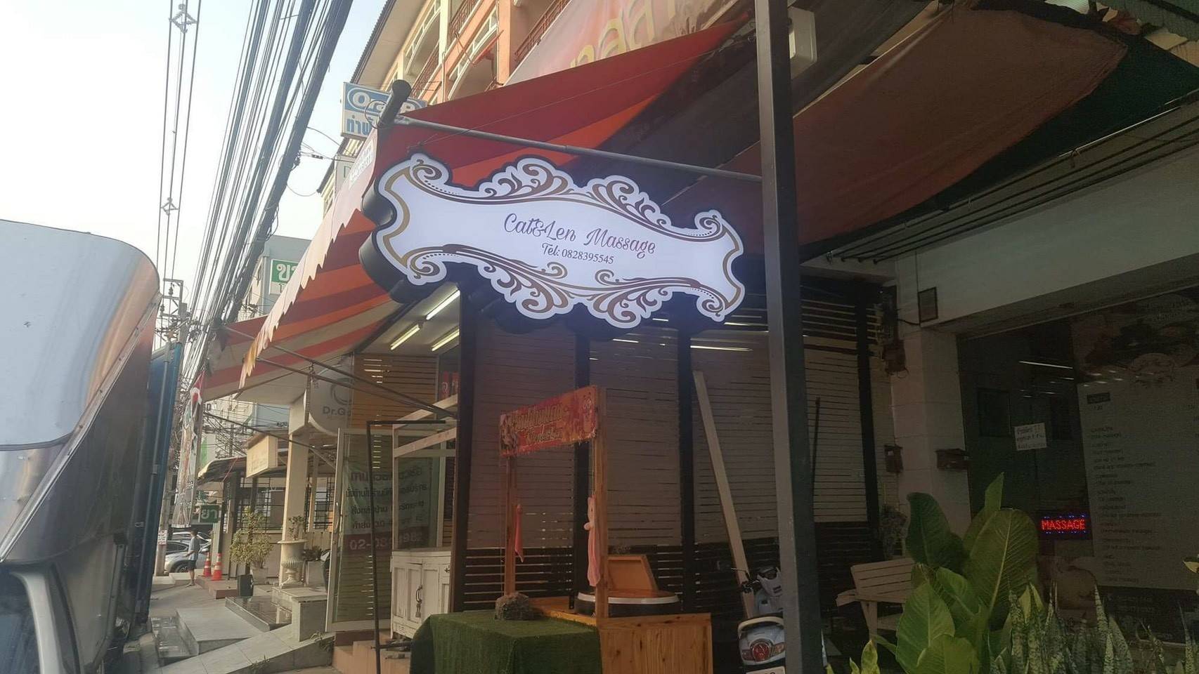 ป้ายกล่องไฟไดคัท ติดอะคริลิค ติดสิ๊กเกอร์ - cat&len massage ติดตั้งป้ายรามคำแหง